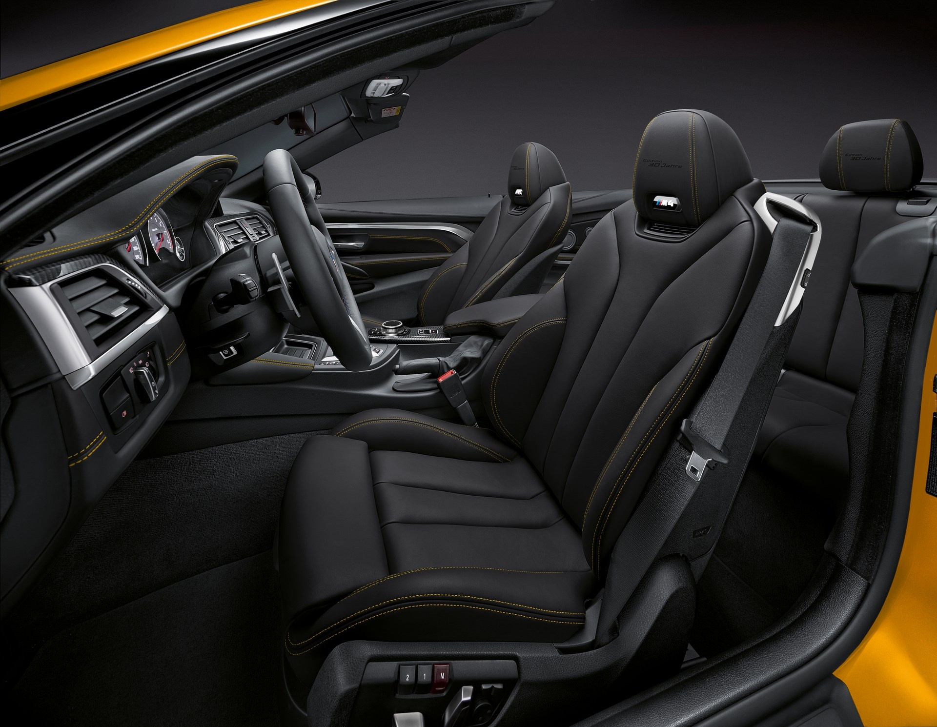 BMW M4 Convertible Edition 30 Jahre ra mat anh 4