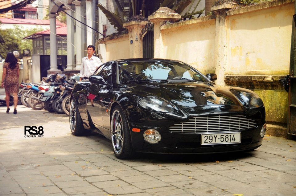 Aston Martin Vanquish bi bo roi tai Viet Nam anh 3