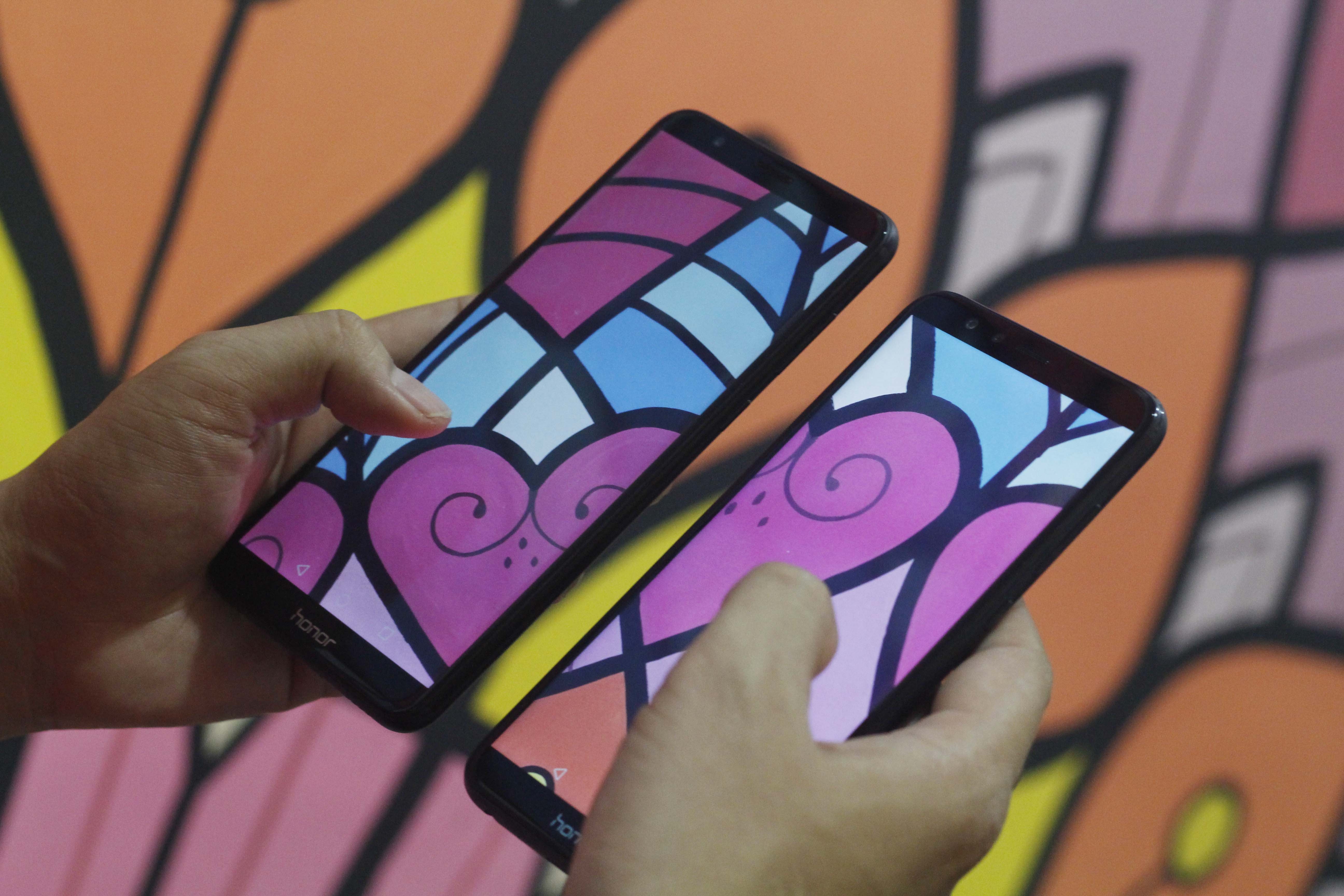 Mo hop va trai nghiem nhanh Honor 9 Lite va 7X sap len ke hinh anh