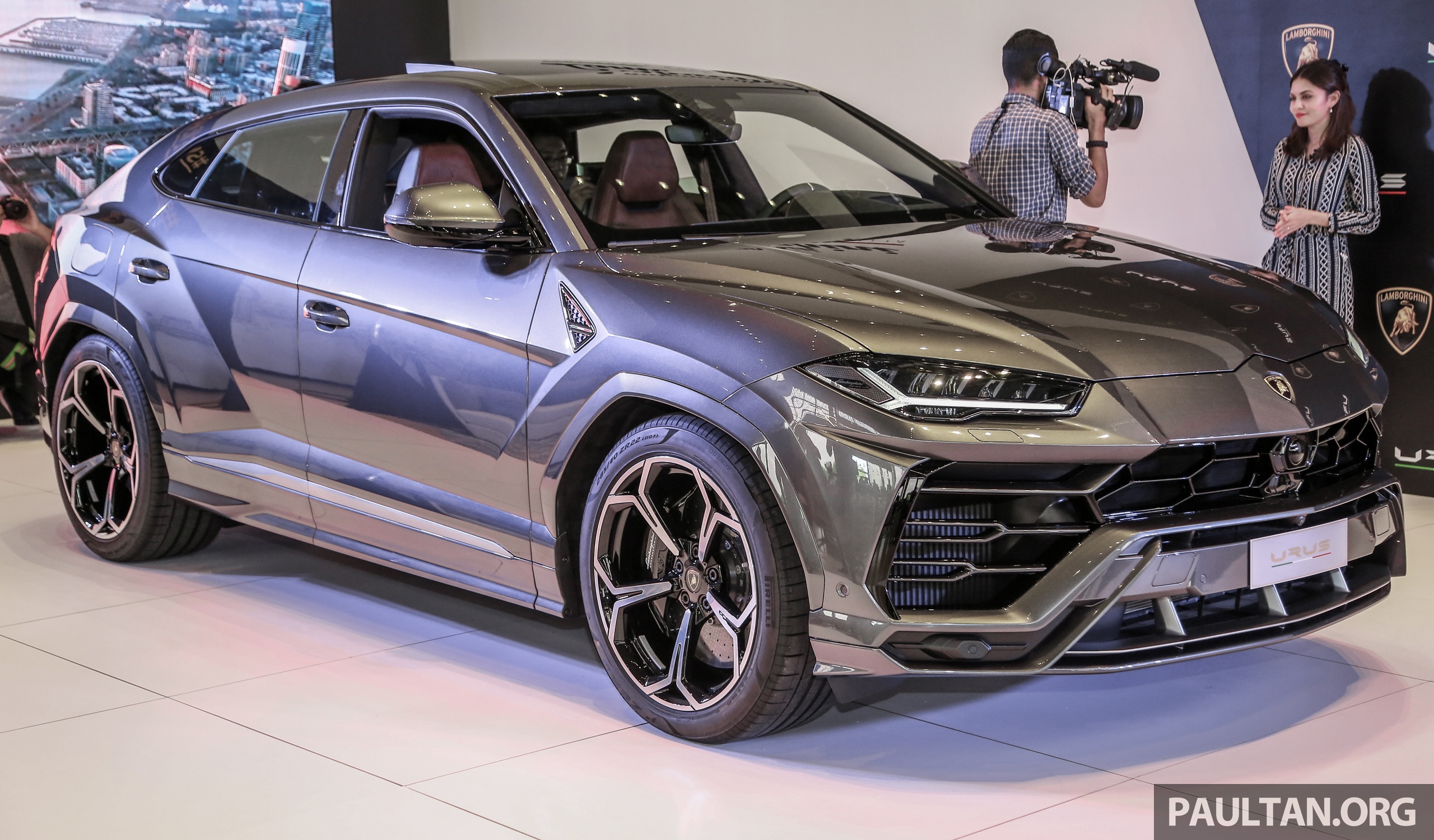 Lamborghini Urus thứ hai ra mắt ảnh 1 Lamborghini Urus thu hai ra mat anh 1