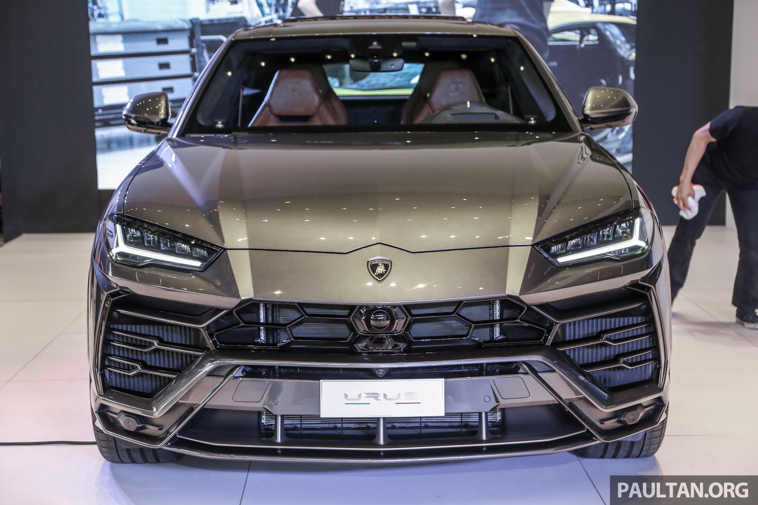 Lamborghini Urus thứ hai ra mắt ảnh 2 Lamborghini Urus thu hai ra mat anh 2