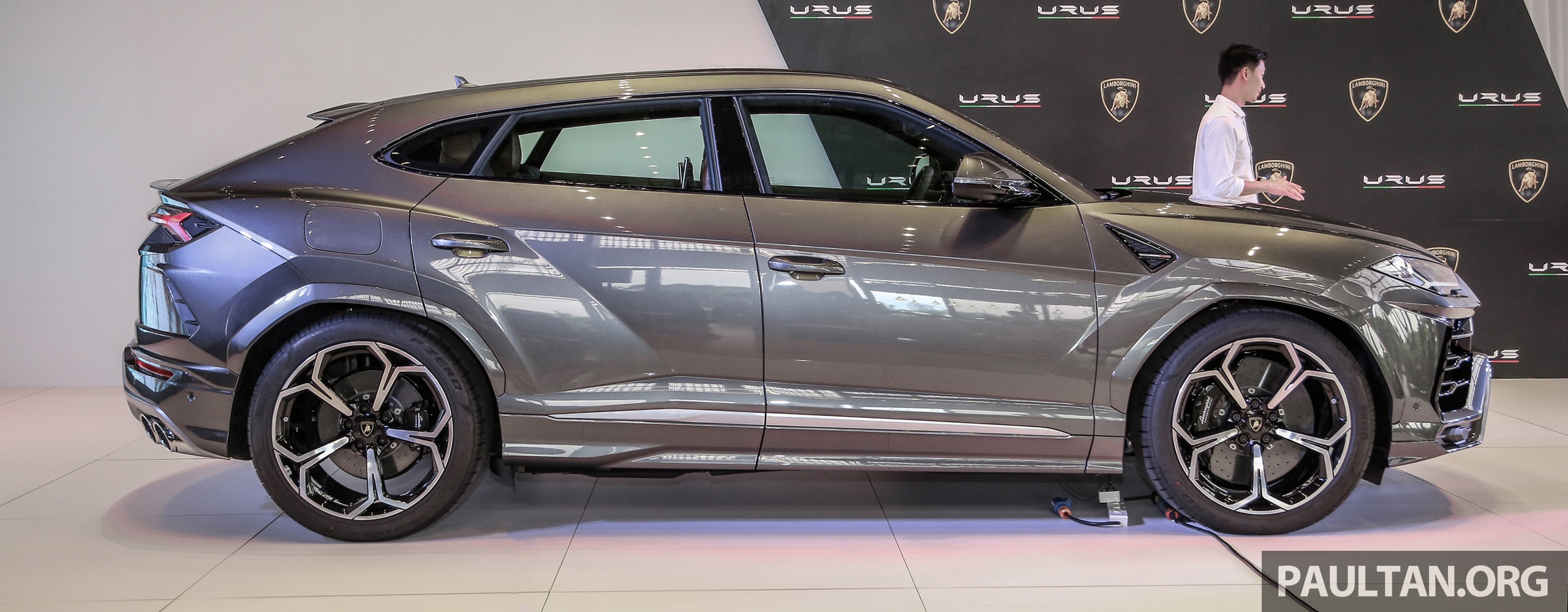 Lamborghini Urus thứ hai ra mắt ảnh 5 Lamborghini Urus thu hai ra mat anh 5