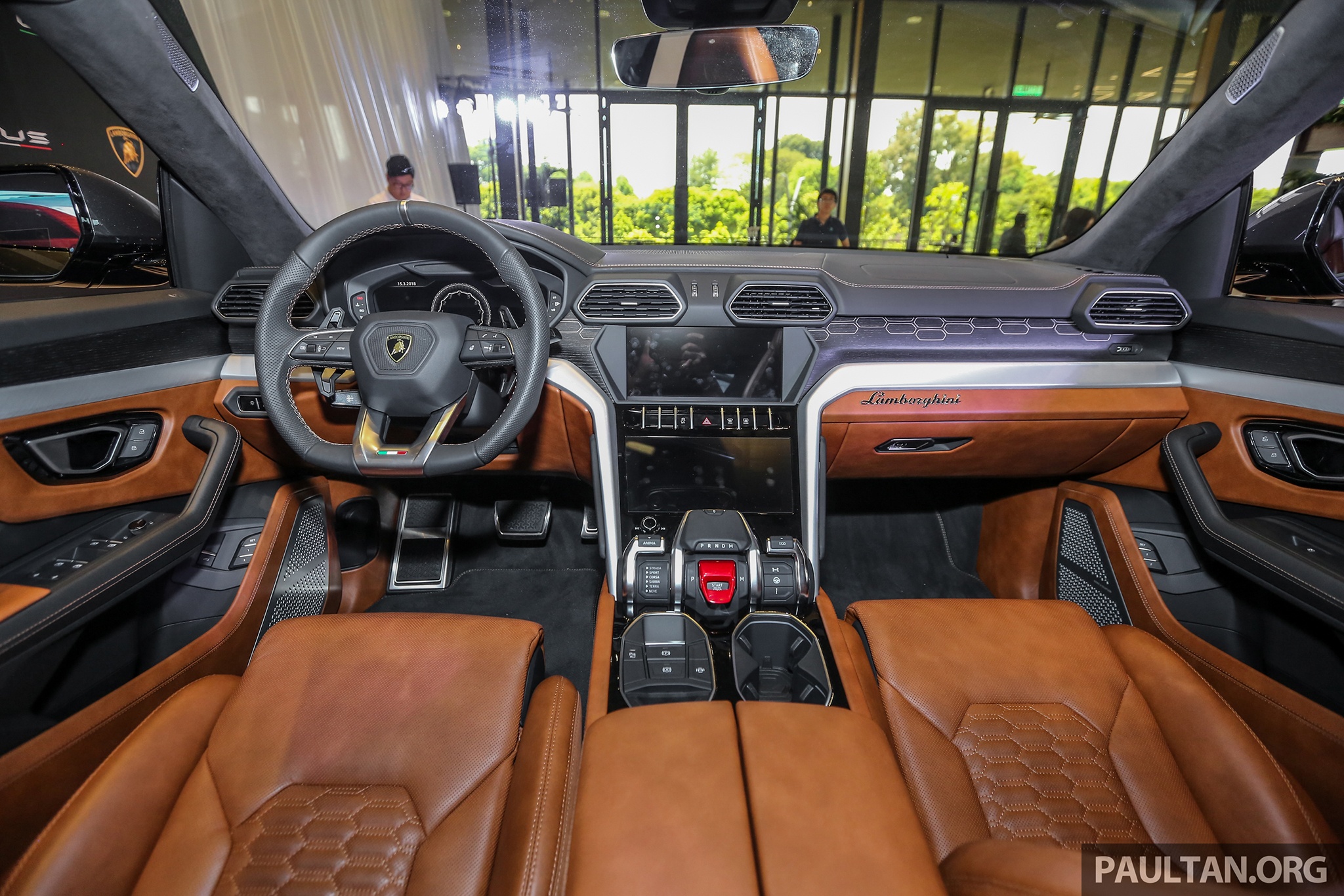 Lamborghini Urus thứ hai ra mắt ảnh 7 Lamborghini Urus thu hai ra mat anh 7