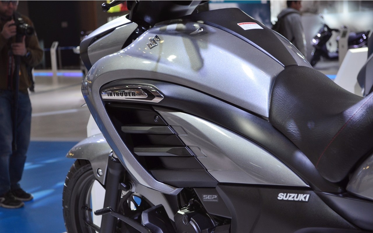 Suzuki Intruder 150 FI ra mat tai An Do anh 4