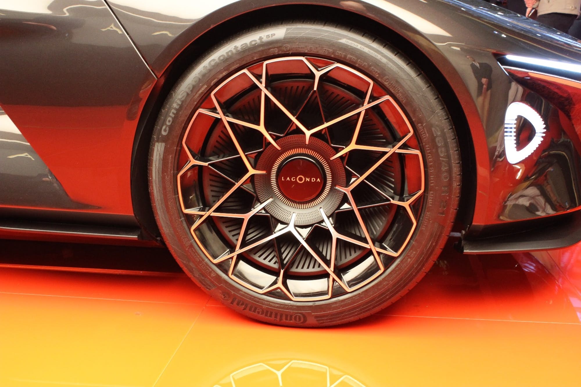 Aston Martin trinh lang Lagonda Vision chay dien anh 7