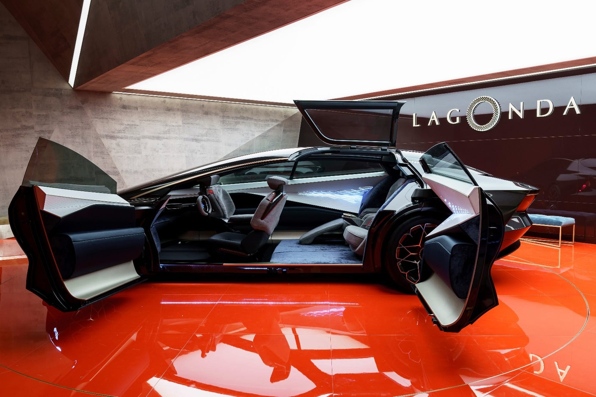 Aston Martin trinh lang Lagonda Vision chay dien anh 4