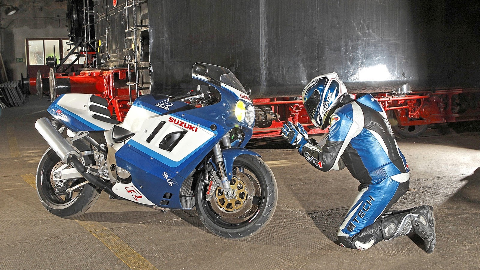 Suzuki Hayabusa 'xuong doi' thanh GSX-R1100 hinh anh