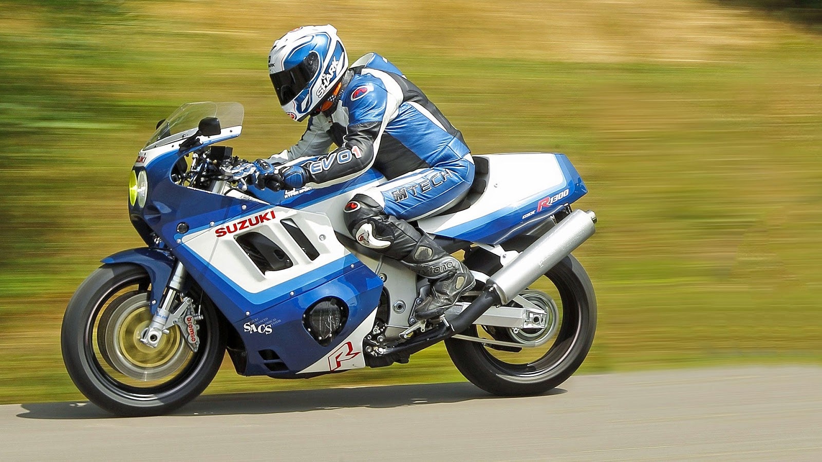 Suzuki Hayabusa ''xuong doi'' Suzuki GSX-R1100 anh 1