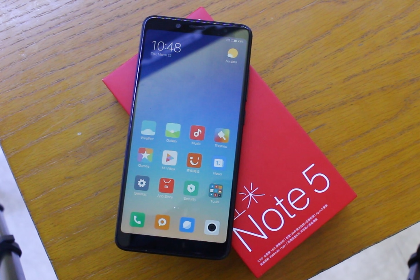 Trai nghiem nhanh Redmi Note 5 Pro gia hon 5 trieu dong vua ve VN hinh anh