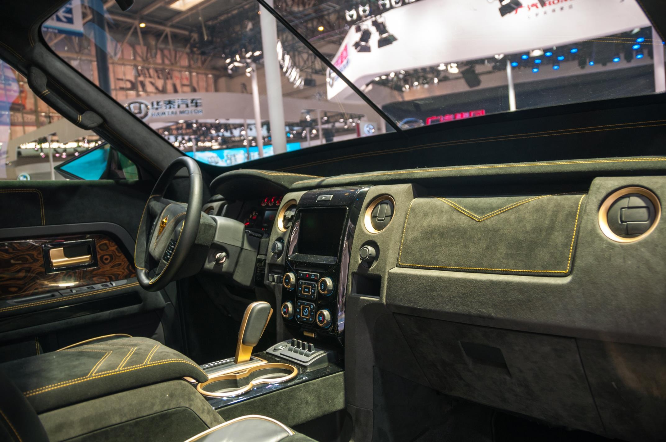 Karlmann King - SUV gia 3, 8 trieu USD anh 5