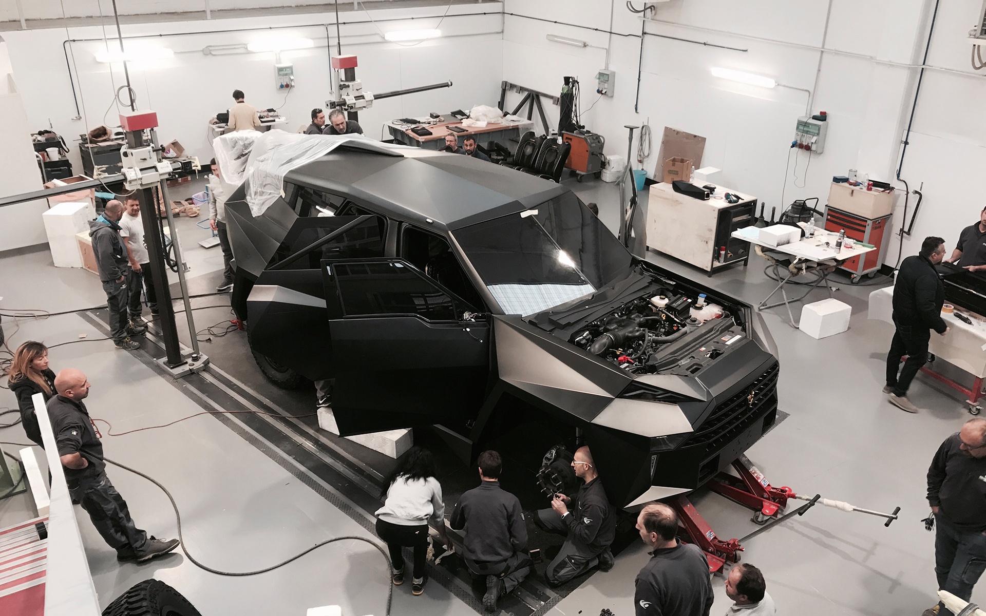 Karlmann King - SUV gia 3, 8 trieu USD anh 7