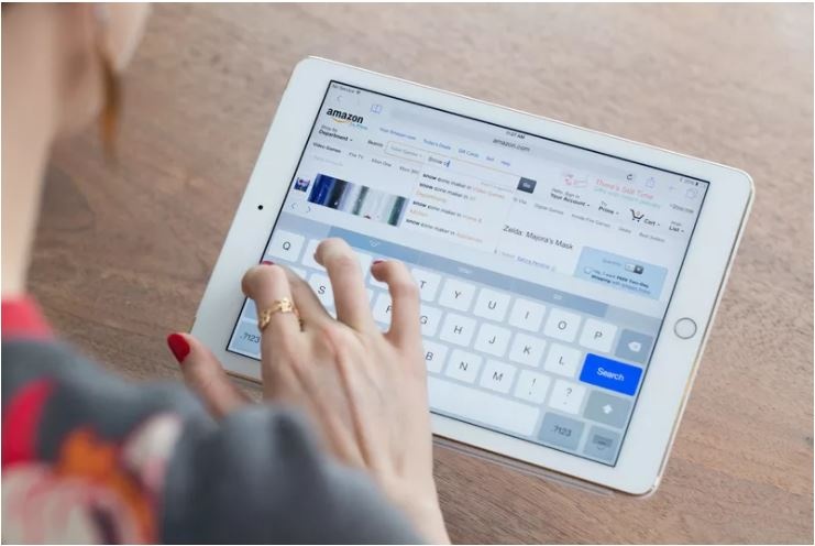 Voi iPad gia re, Apple da san sang danh bai Chromebook hinh anh