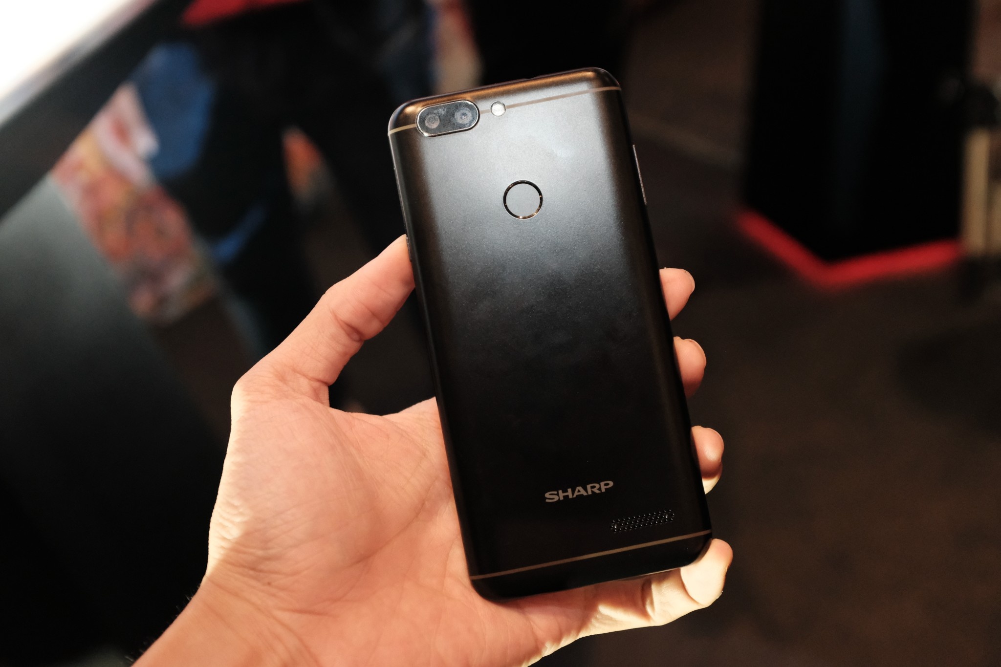 Aquos S3 va A2 Lite anh 8