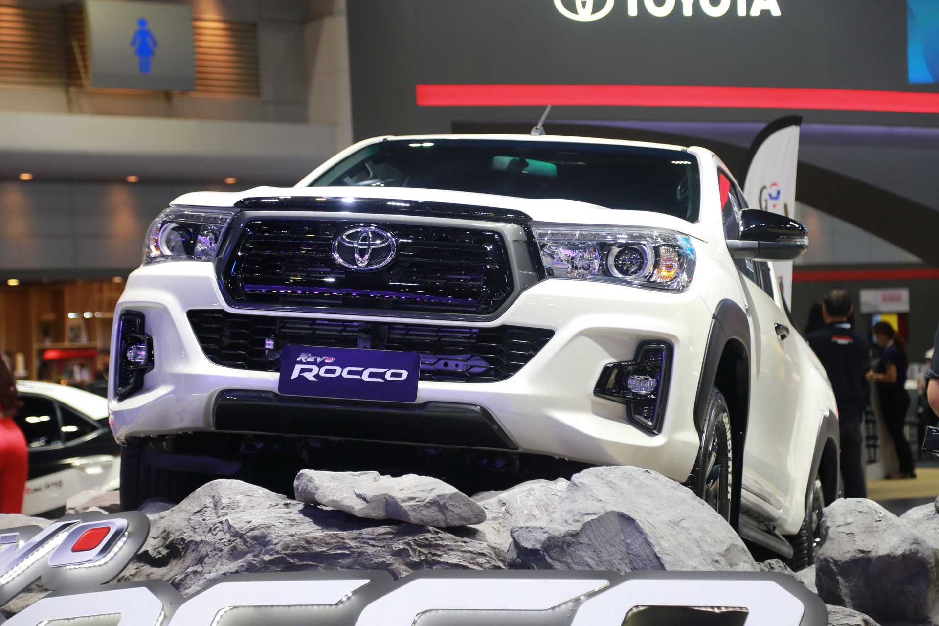 Toyota Hilux Rocco 2018 bản thể thao ảnh 9 Toyota Hilux Rocco 2018 ban the thao anh 9