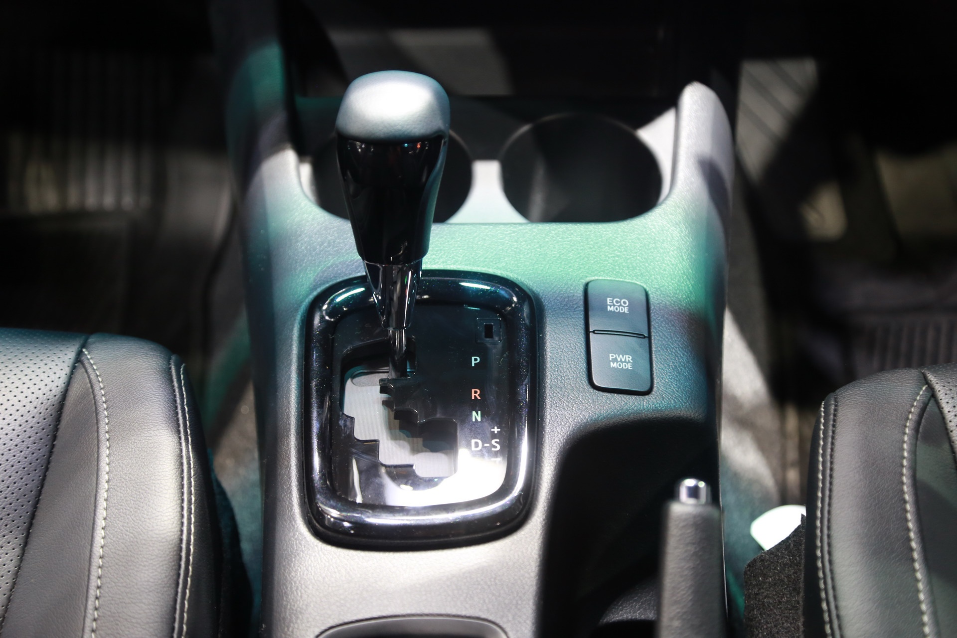 Toyota Hilux Rocco 2018 bản thể thao ảnh 6 Toyota Hilux Rocco 2018 ban the thao anh 6