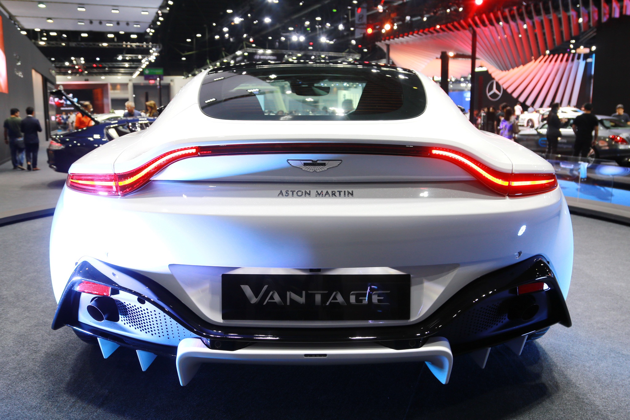 ảnh Aston Martin Vantage 2019 ảnh 2 anh Aston Martin Vantage 2019 anh 2
