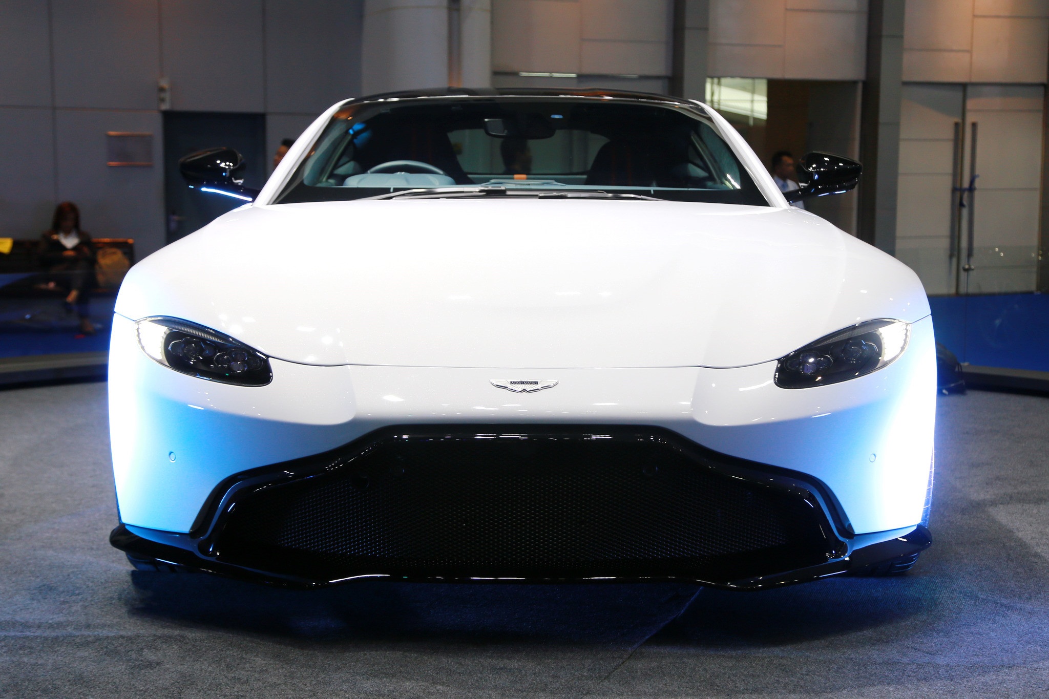 ảnh Aston Martin Vantage 2019 ảnh 5 anh Aston Martin Vantage 2019 anh 5