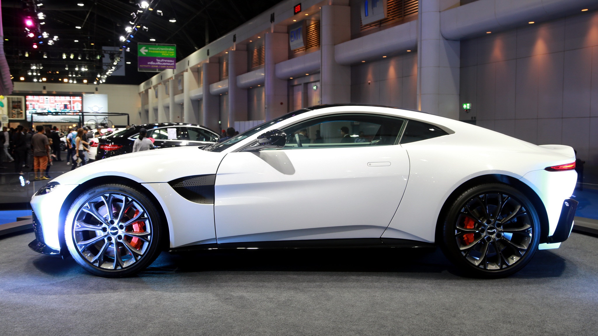 ảnh Aston Martin Vantage 2019 ảnh 6 anh Aston Martin Vantage 2019 anh 6