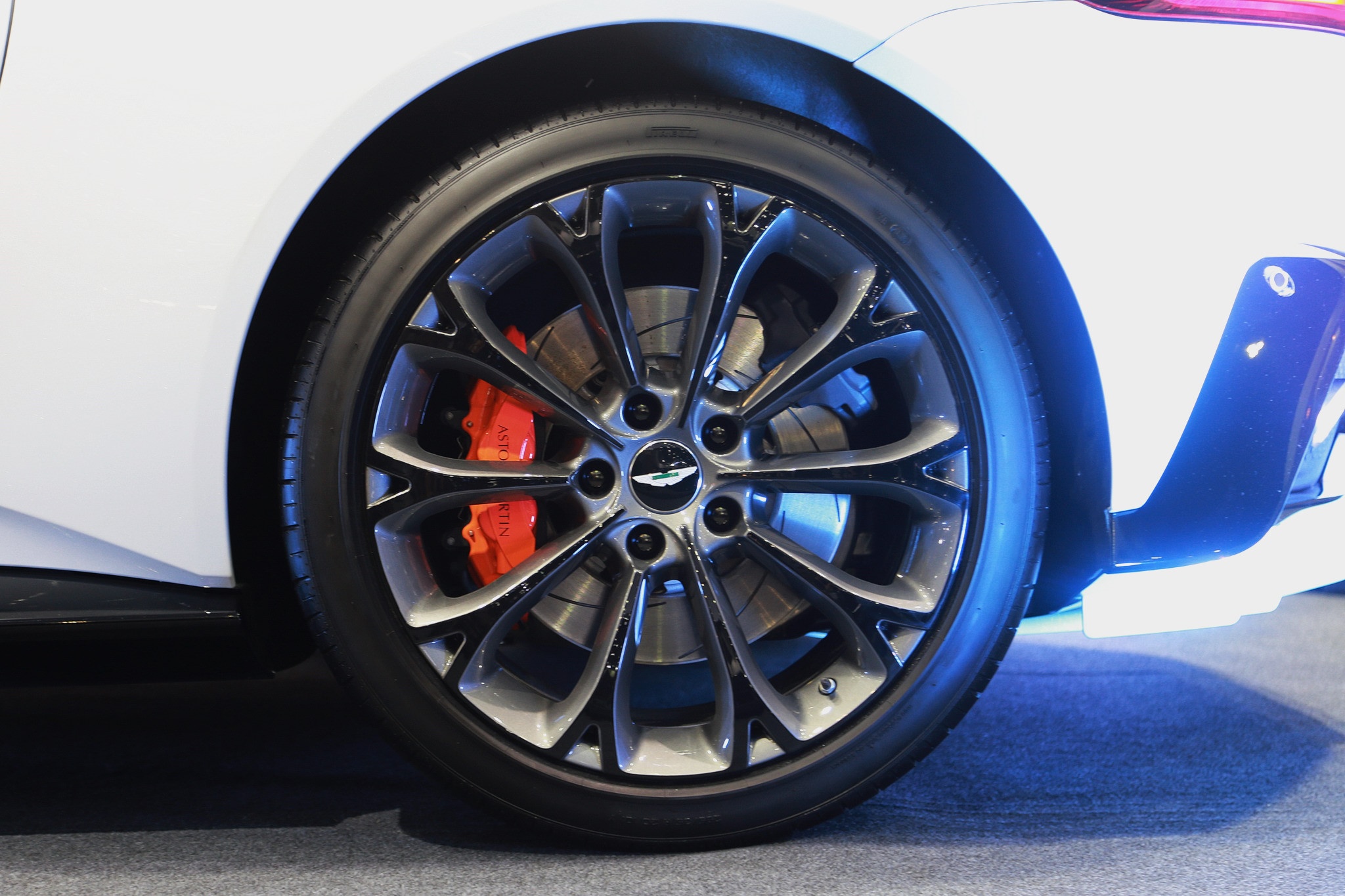 ảnh Aston Martin Vantage 2019 ảnh 7 anh Aston Martin Vantage 2019 anh 7
