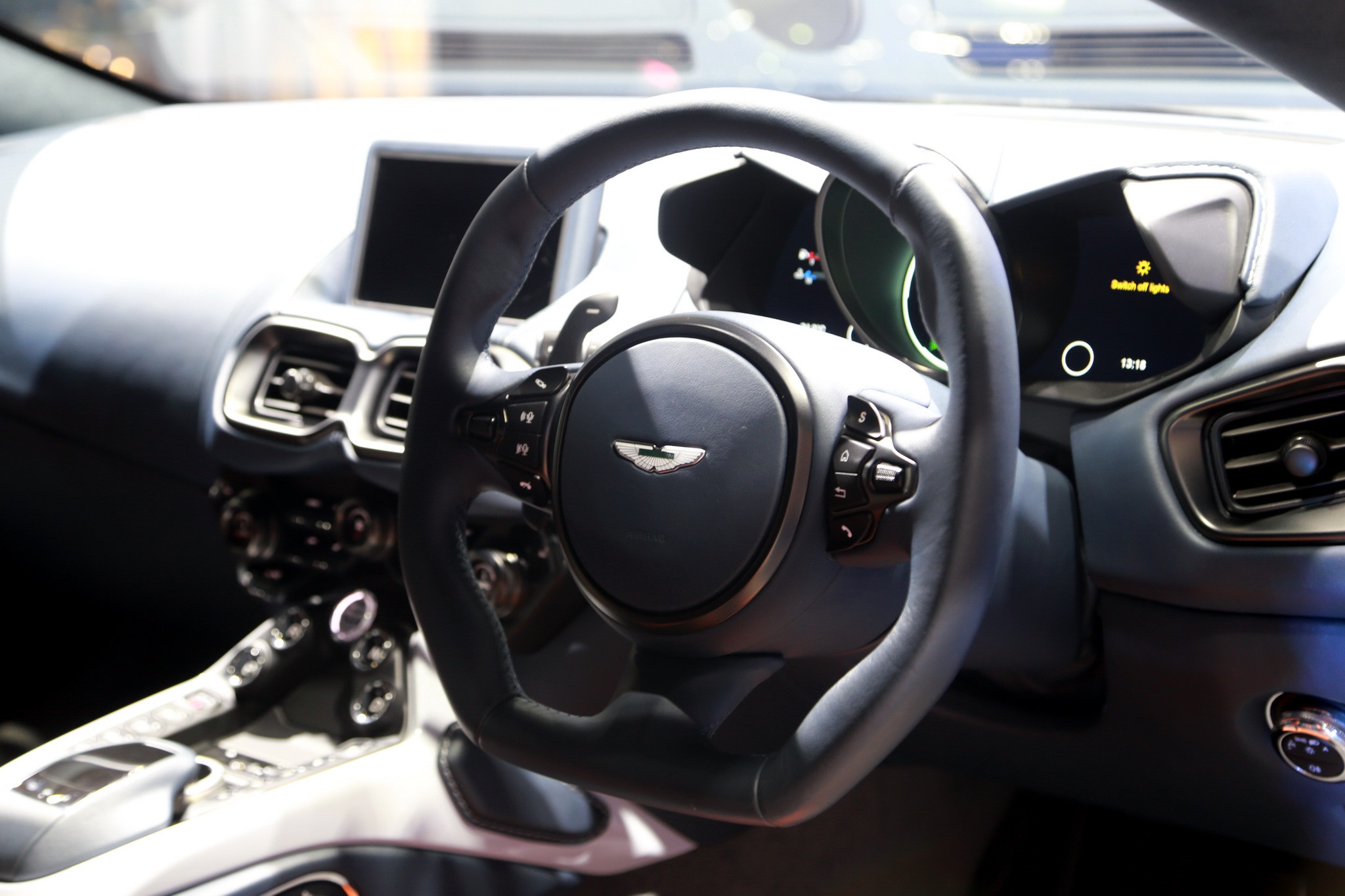 ảnh Aston Martin Vantage 2019 ảnh 9 anh Aston Martin Vantage 2019 anh 9