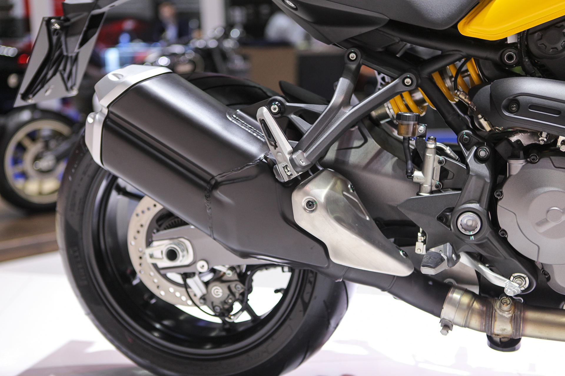 Ducati Monster 821 anh 4