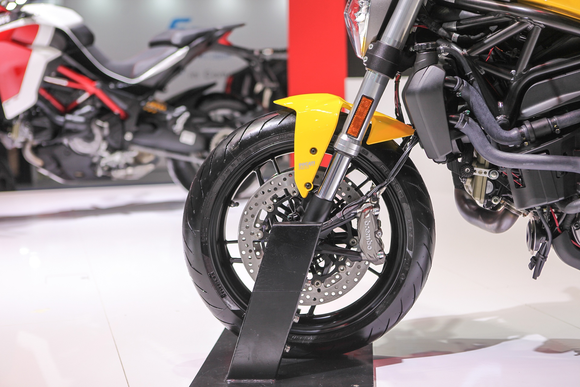 Ducati Monster 821 anh 6