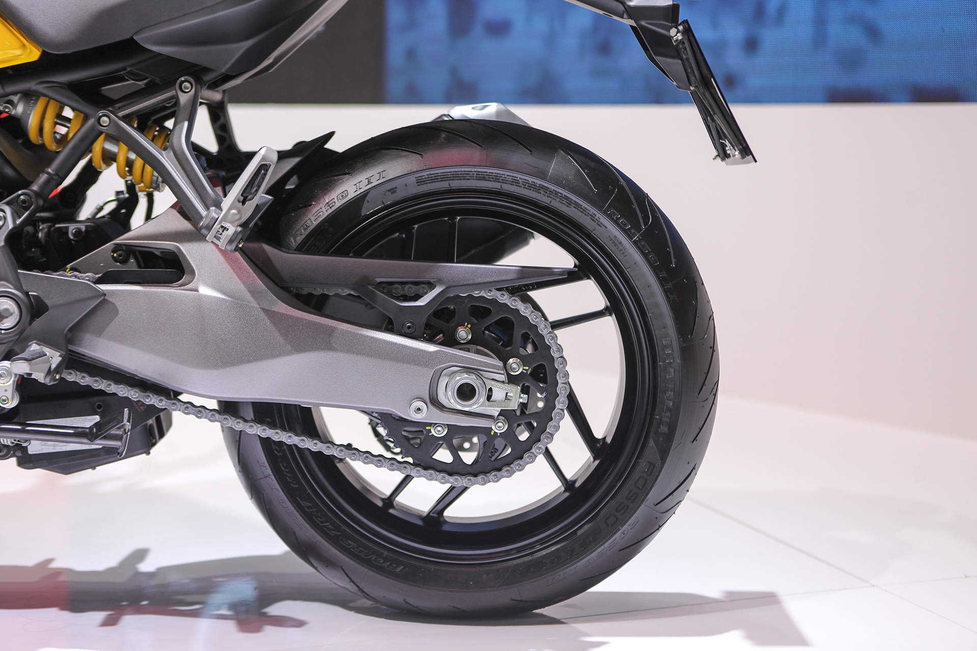 Ducati Monster 821 anh 8