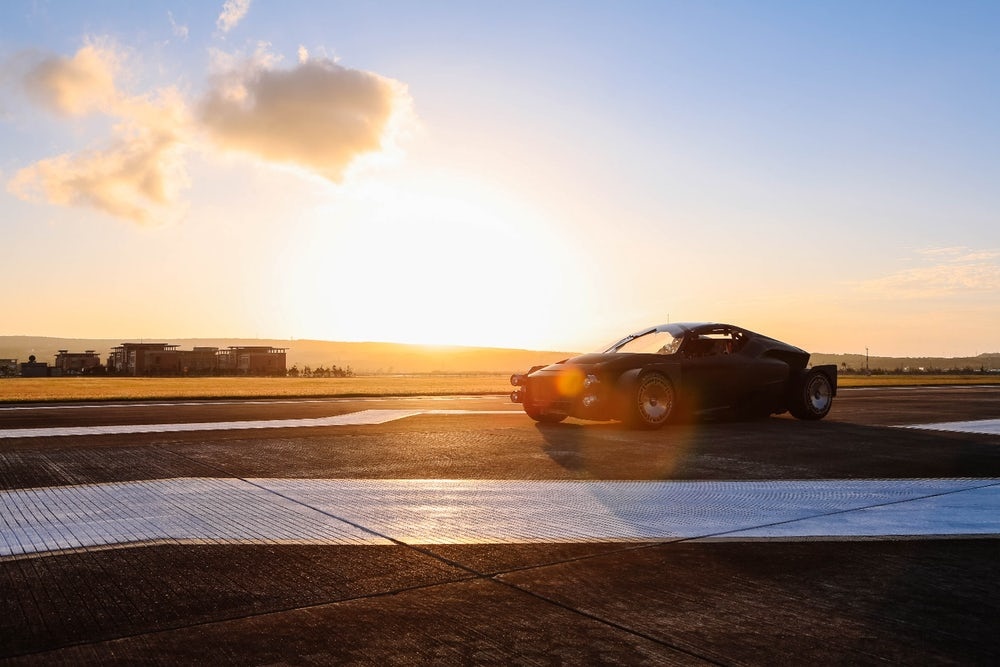 Xing Mobility tung video thu nghiem sieu xe dien Miss R hinh anh