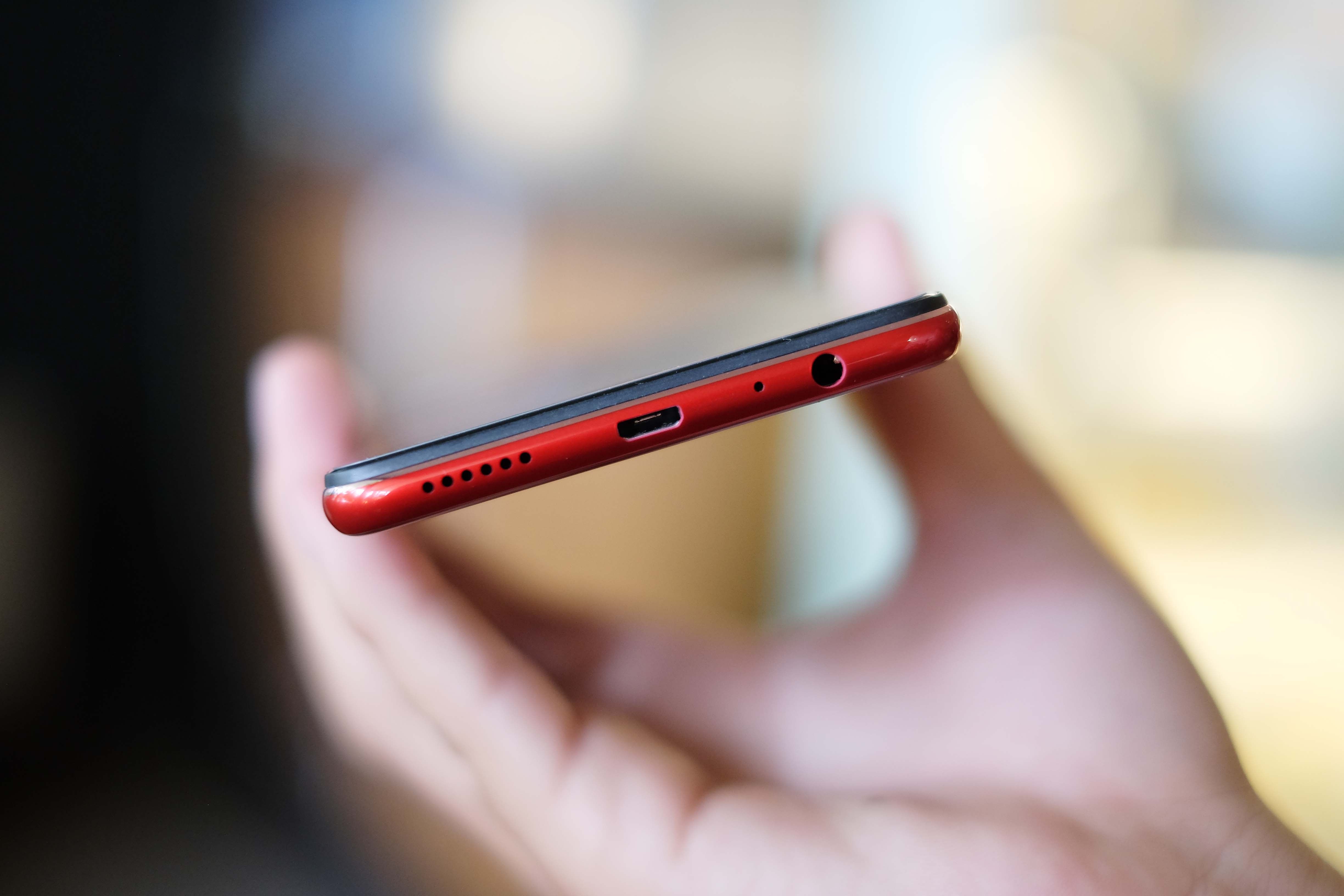 mo hop Oppo F7 anh 9