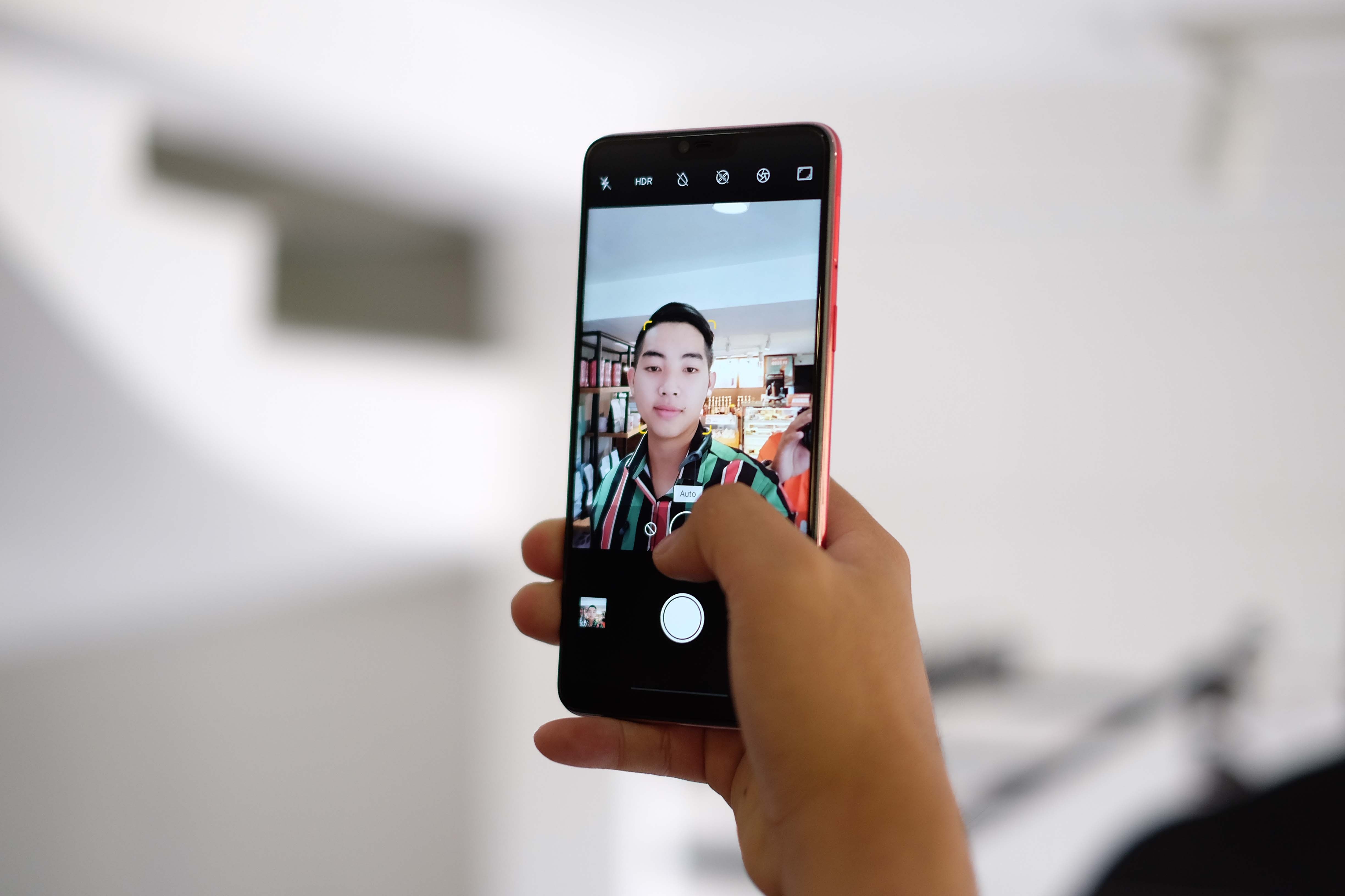 mo hop Oppo F7 anh 6