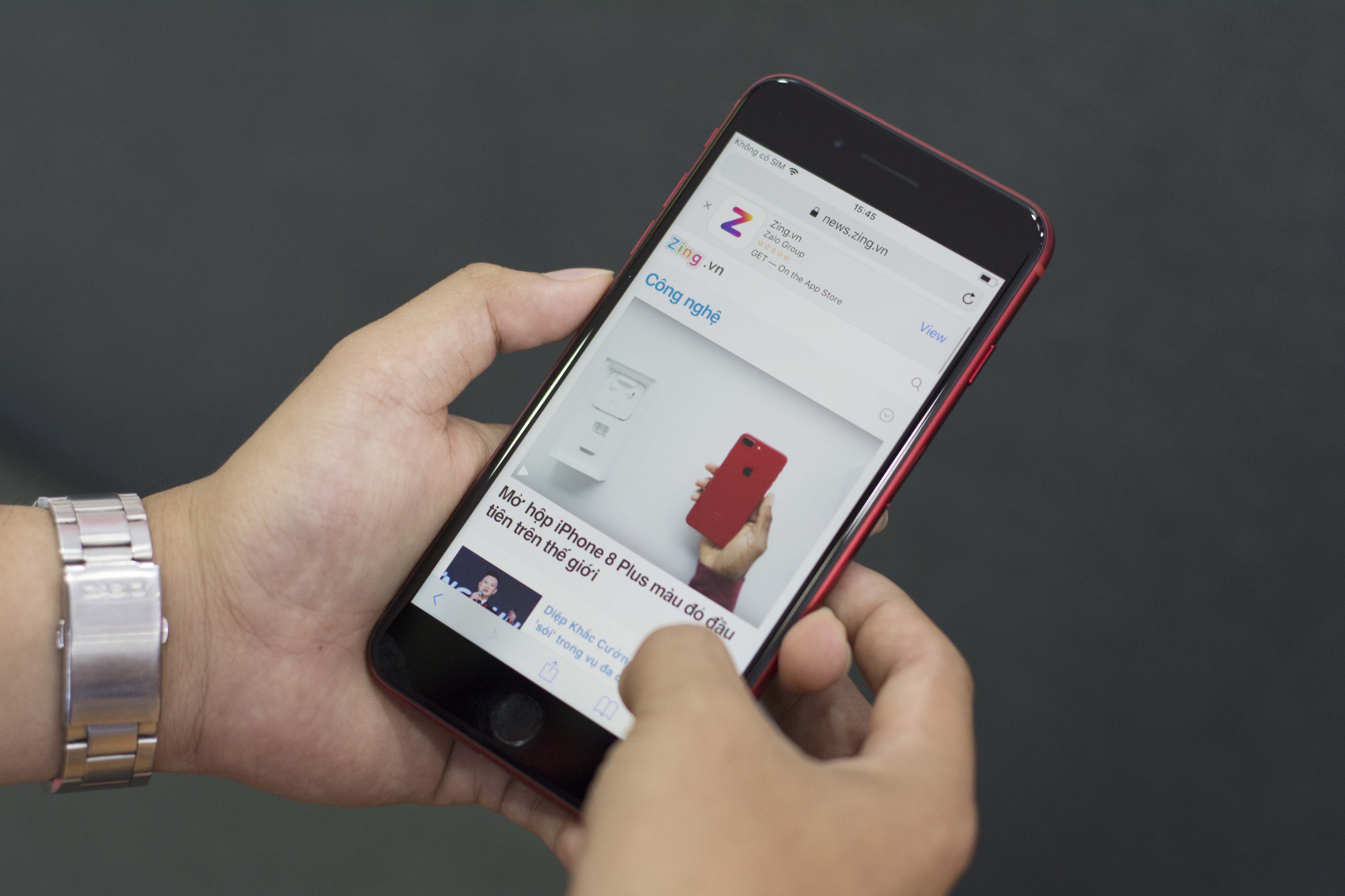 iPhone 8 Plus mau do ve VN anh 4