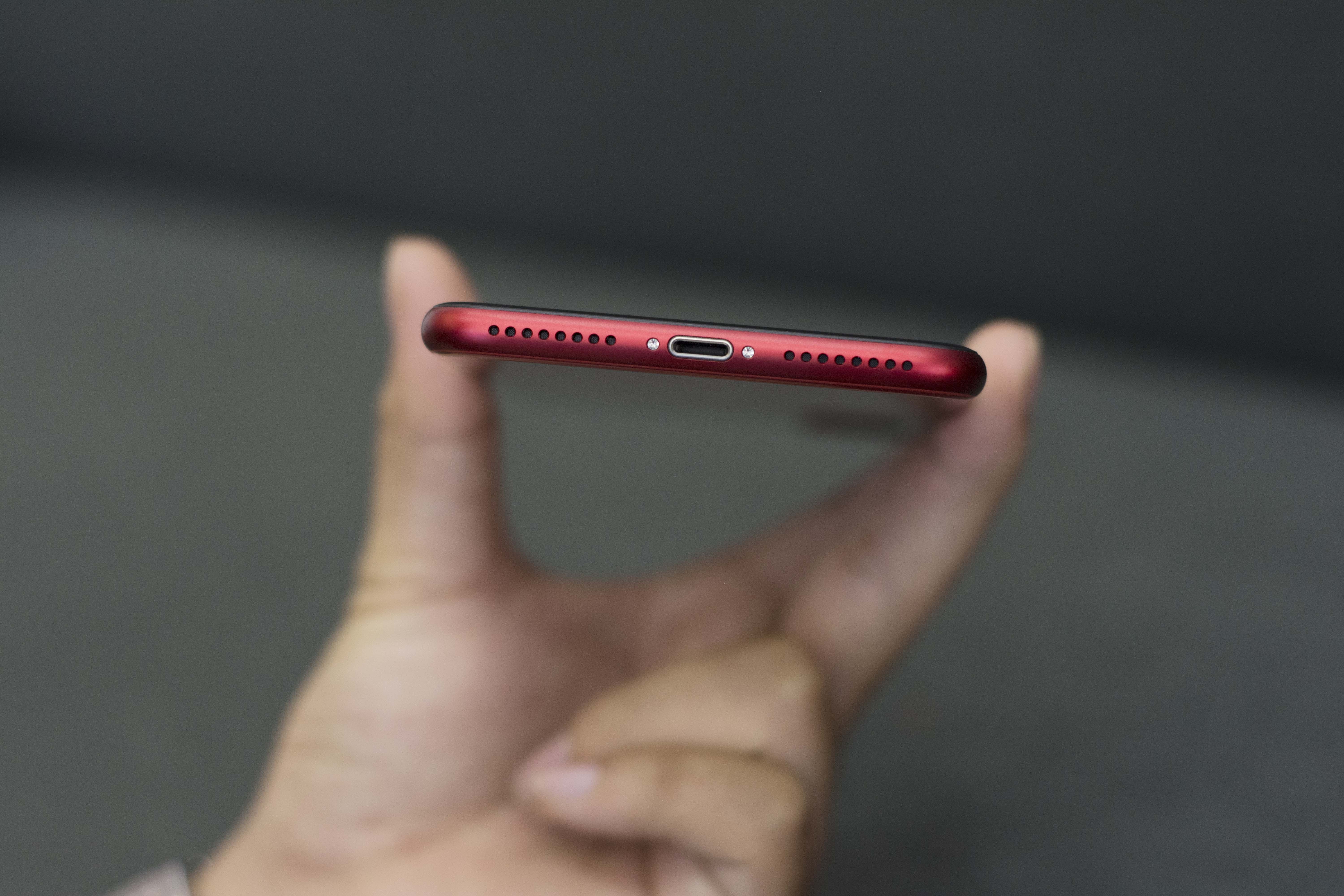 iPhone 8 Plus mau do ve VN anh 8