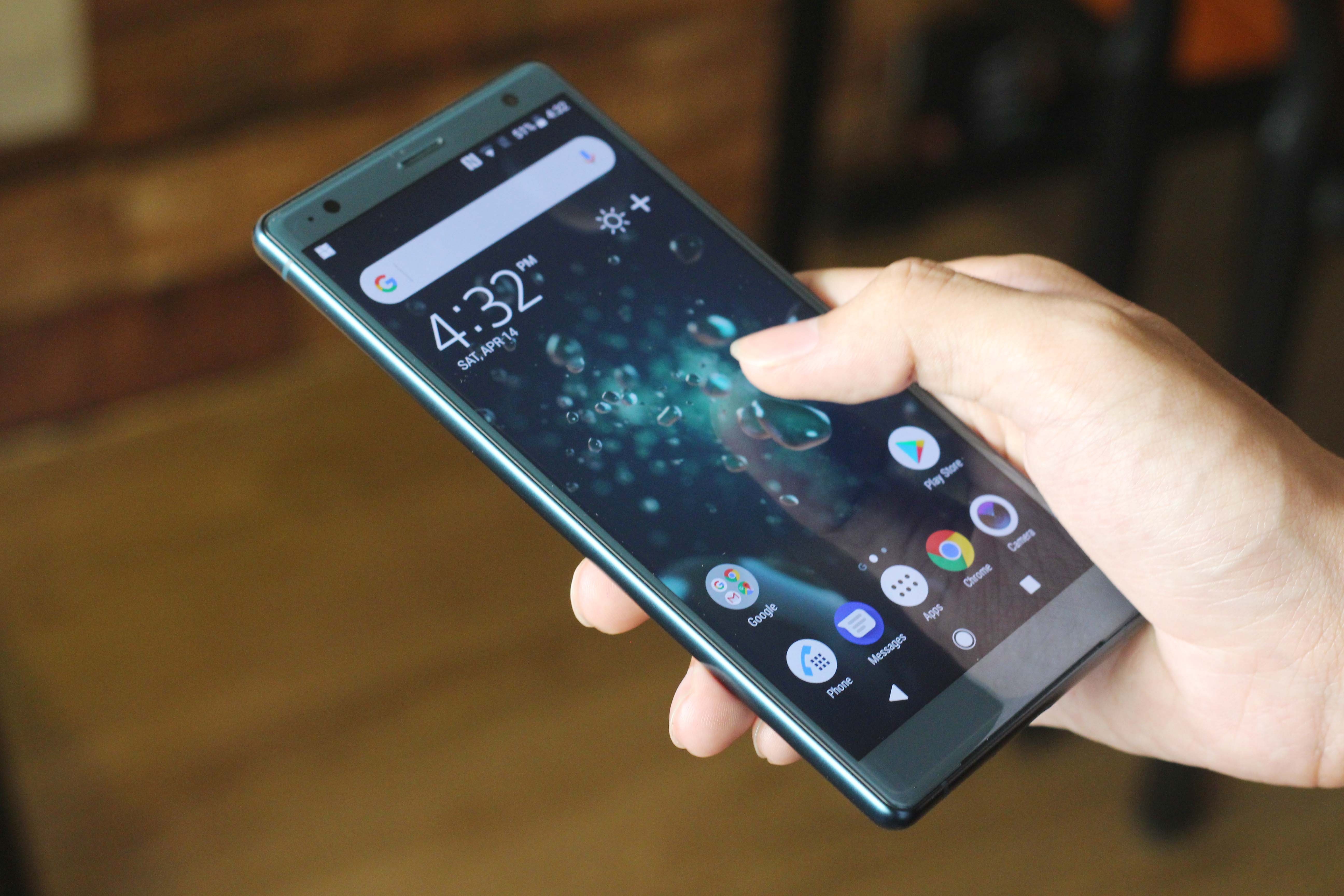 Mo hop va trai nghiem Sony Xperia XZ2 tai VN hinh anh