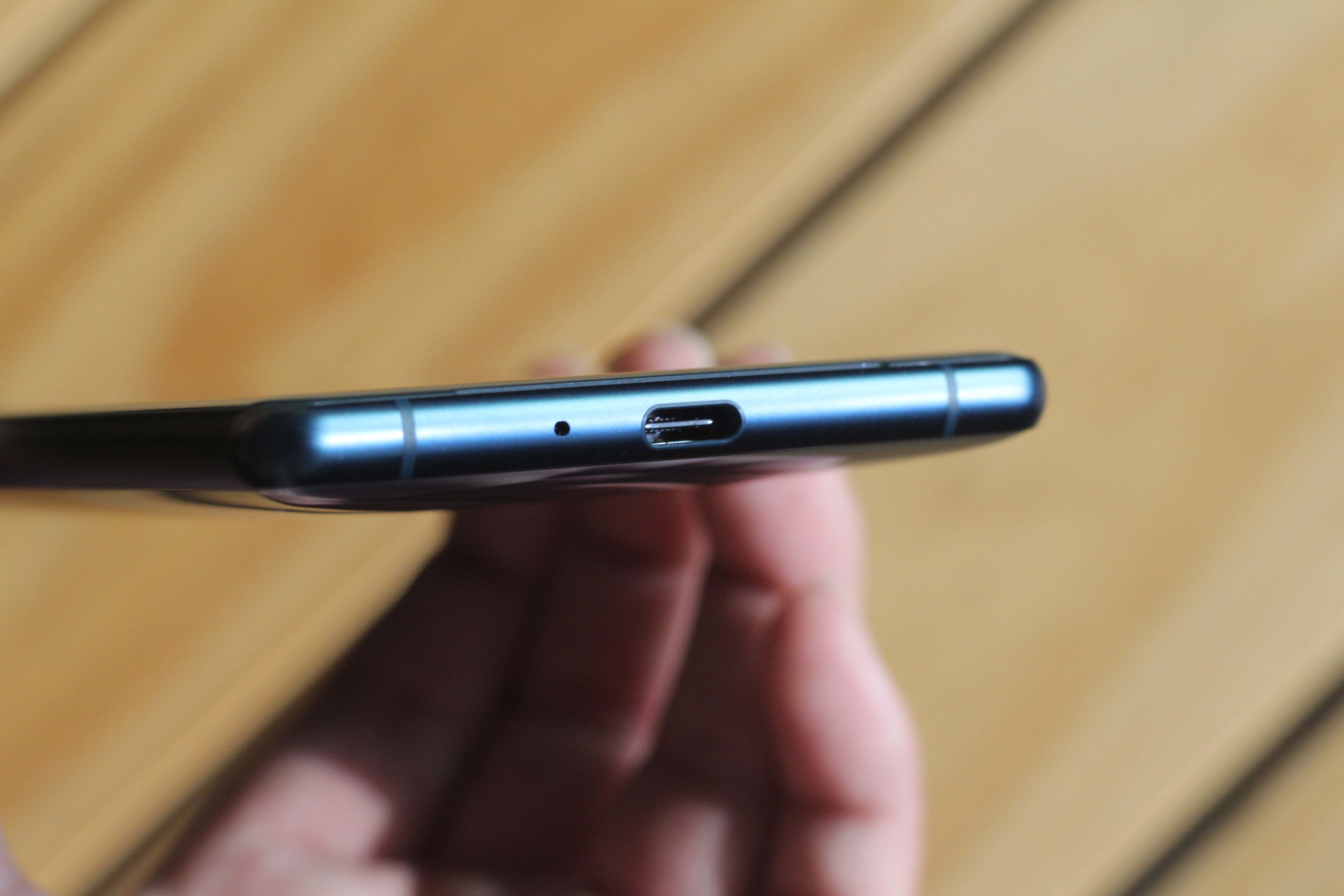 Mo hop va trai nghiem Sony Xperia XZ2 anh 6