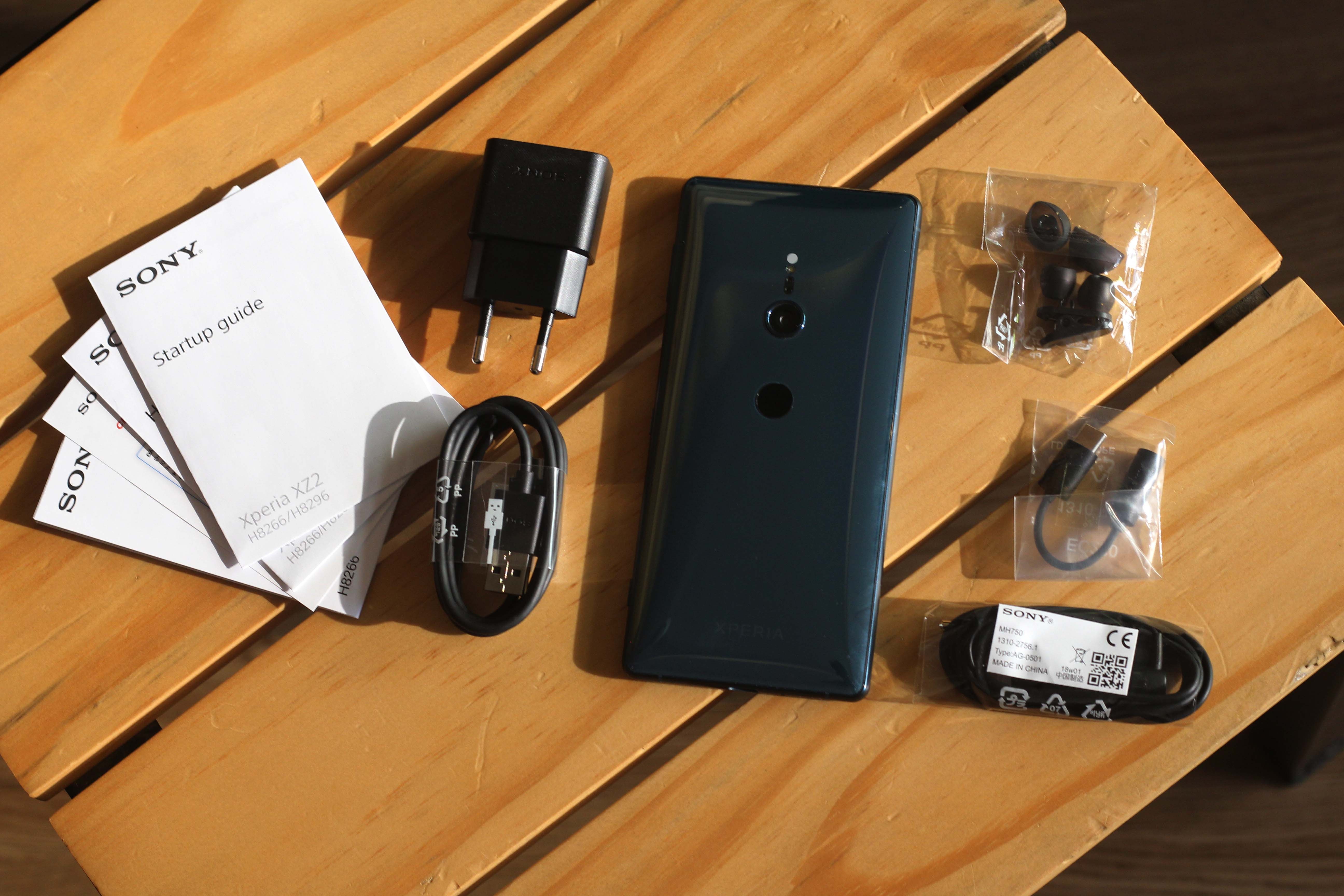 Mo hop va trai nghiem Sony Xperia XZ2 anh 2