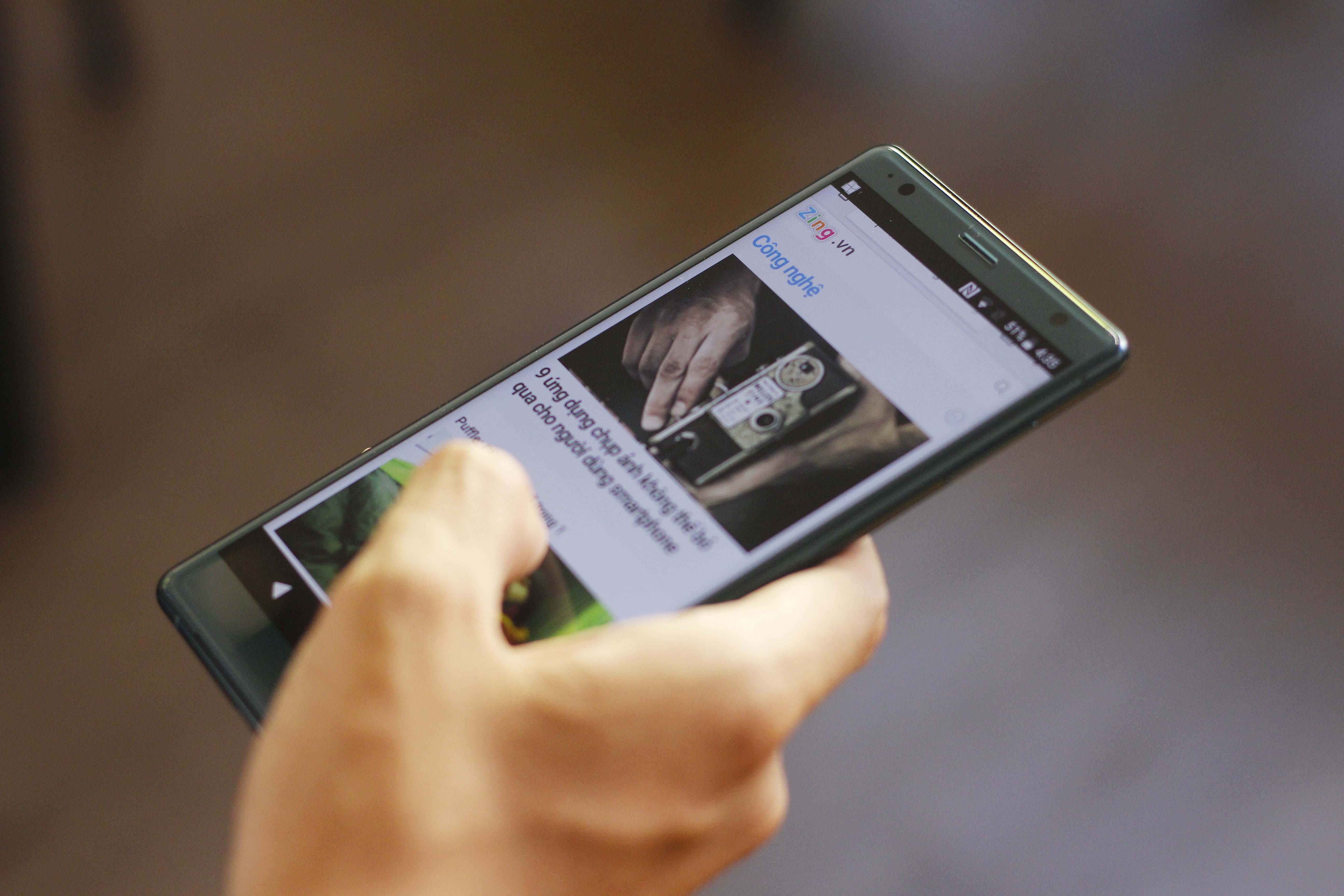 Mo hop va trai nghiem Sony Xperia XZ2 anh 5