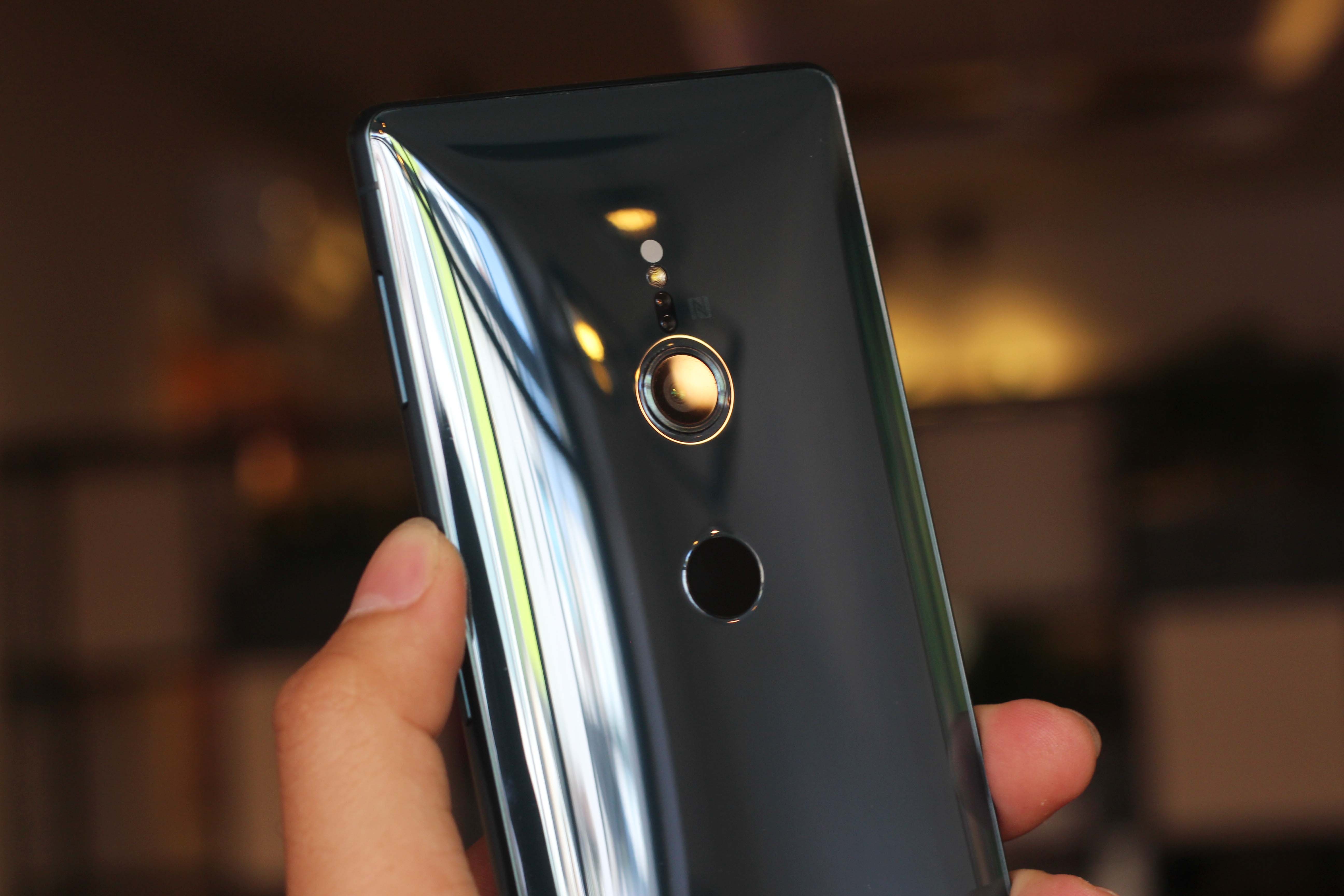 Mo hop va trai nghiem Sony Xperia XZ2 anh 10