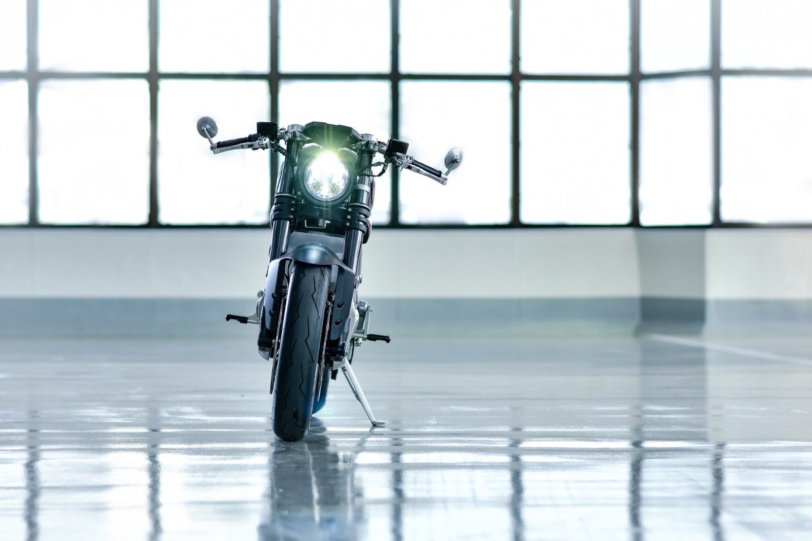 Ducati Scrambler D-EV chay dien ra mat anh 3