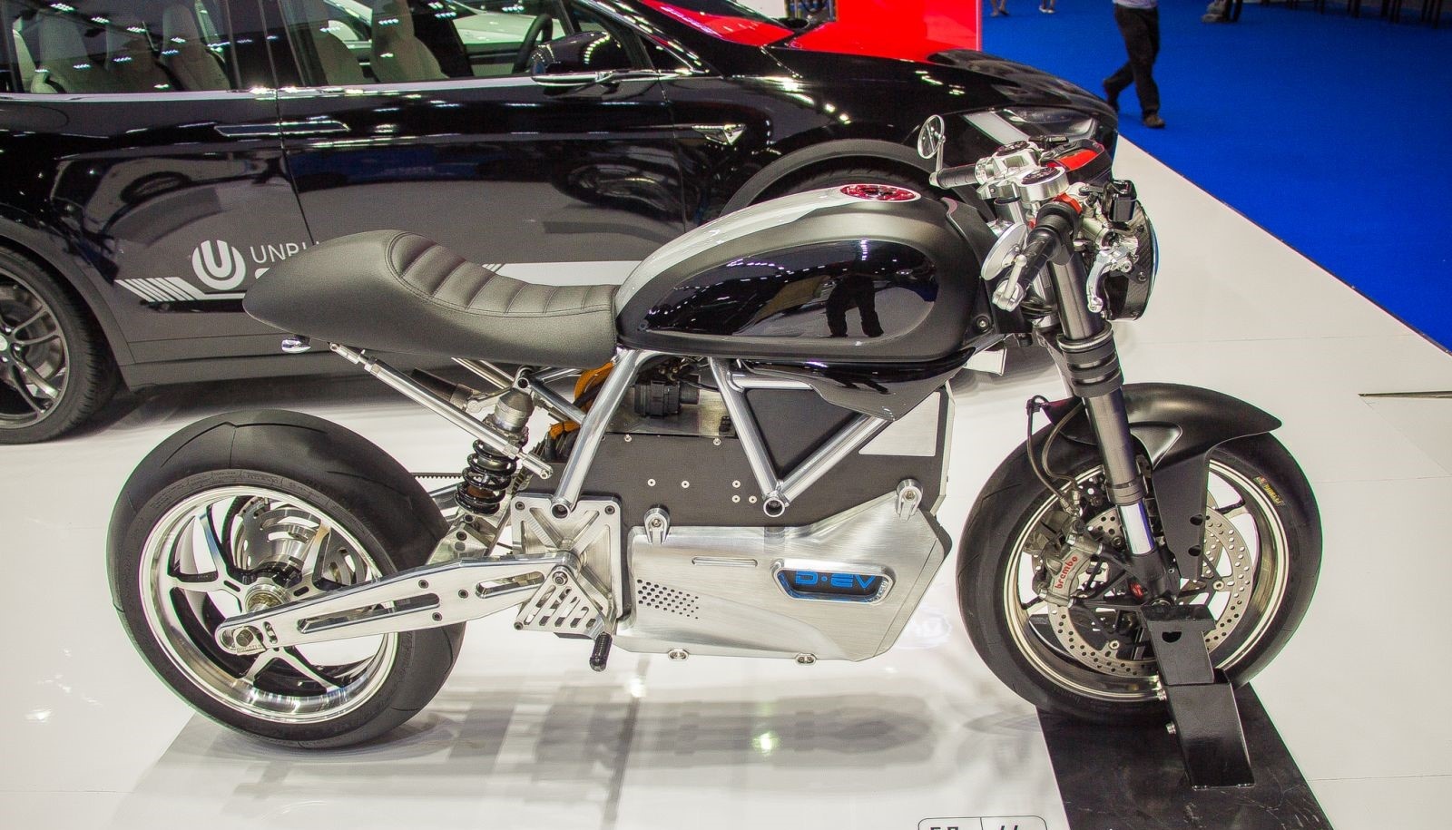 Ducati Scrambler D-EV chay dien ra mat anh 5