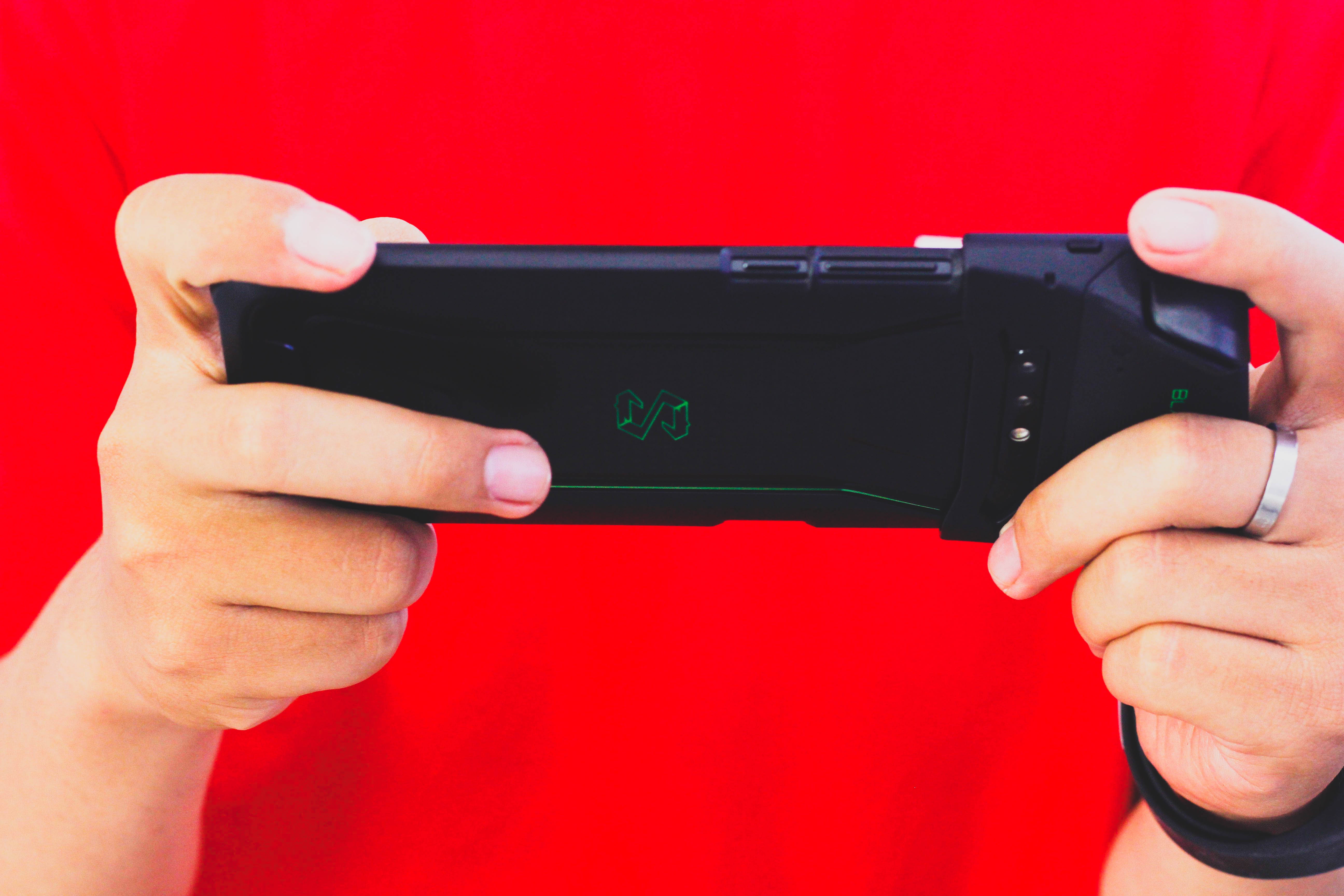 Mo hop va trai nghiem Xiaomi Black Shark: Dam chat gaming hinh anh