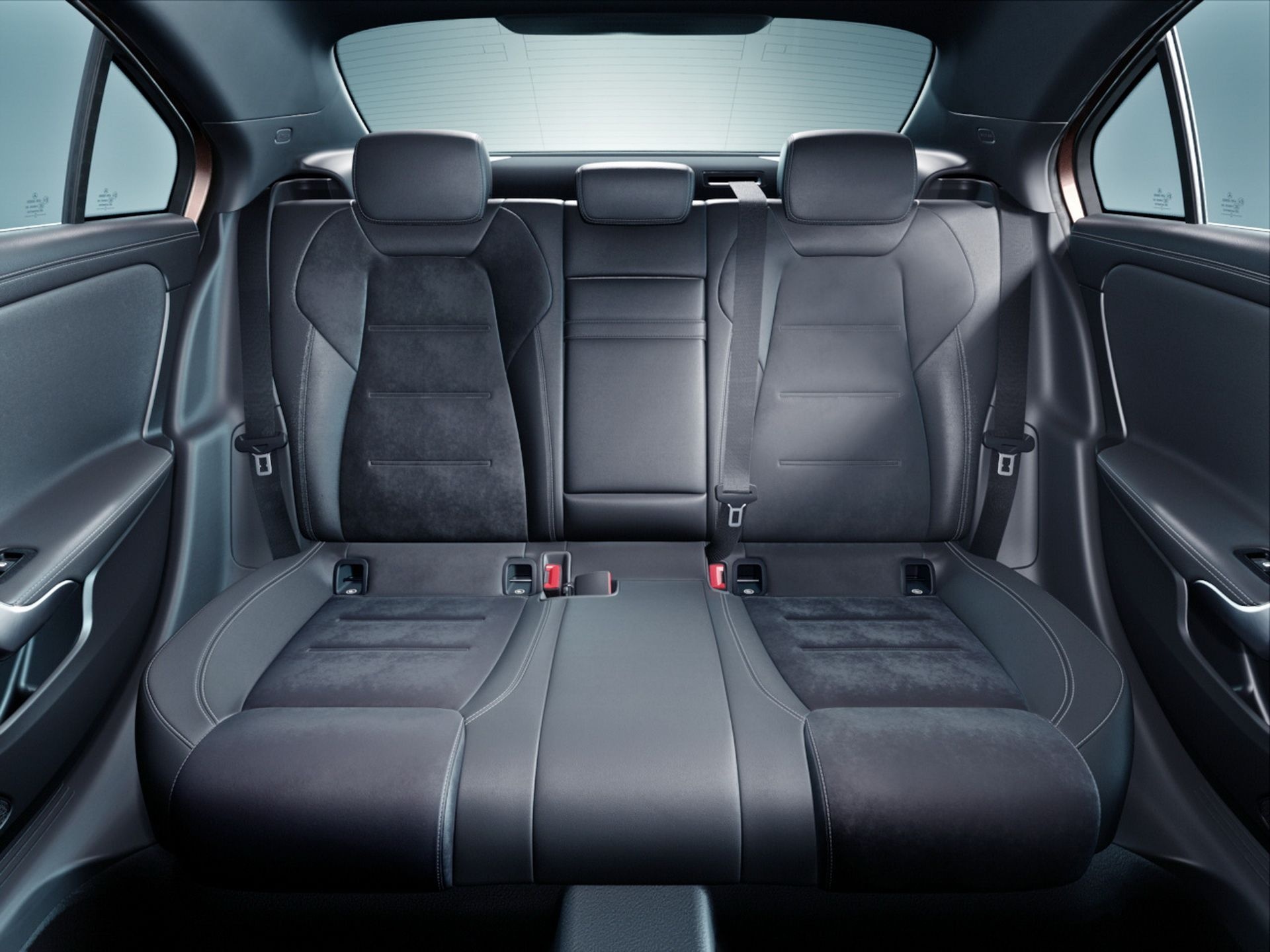 Mercedes-Benz A-Class L Sedan ra mat anh 8