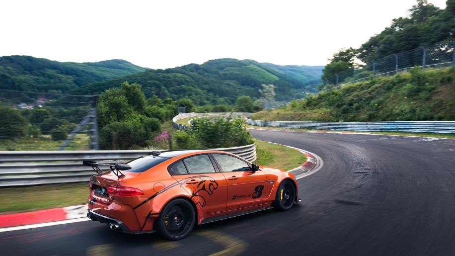 Sedan nhanh nhat cua Jaguar XE SV Project 8 anh 2