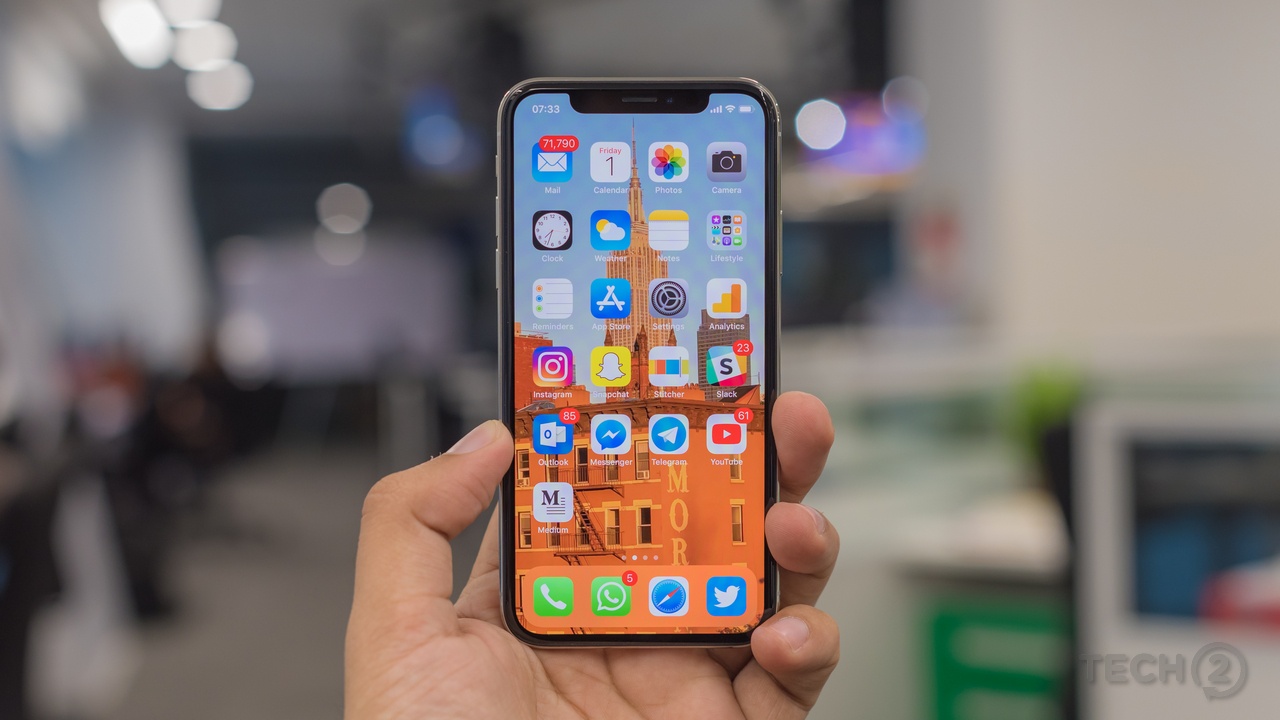 Vi sao mua iPhone X 2018 se la sai lam cua ban? hinh anh