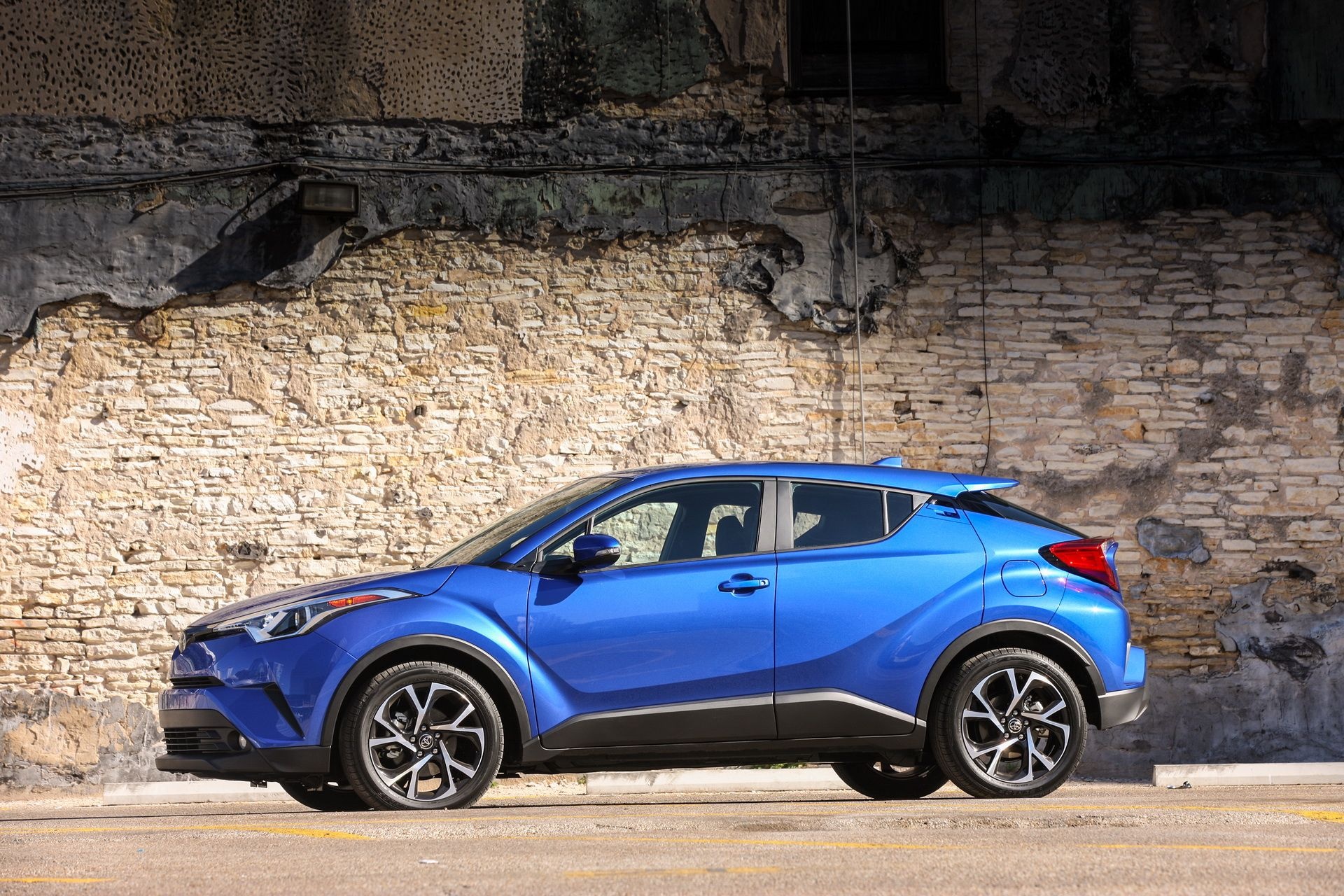 Toyota C-HR 2019 se hien dai hon anh 2