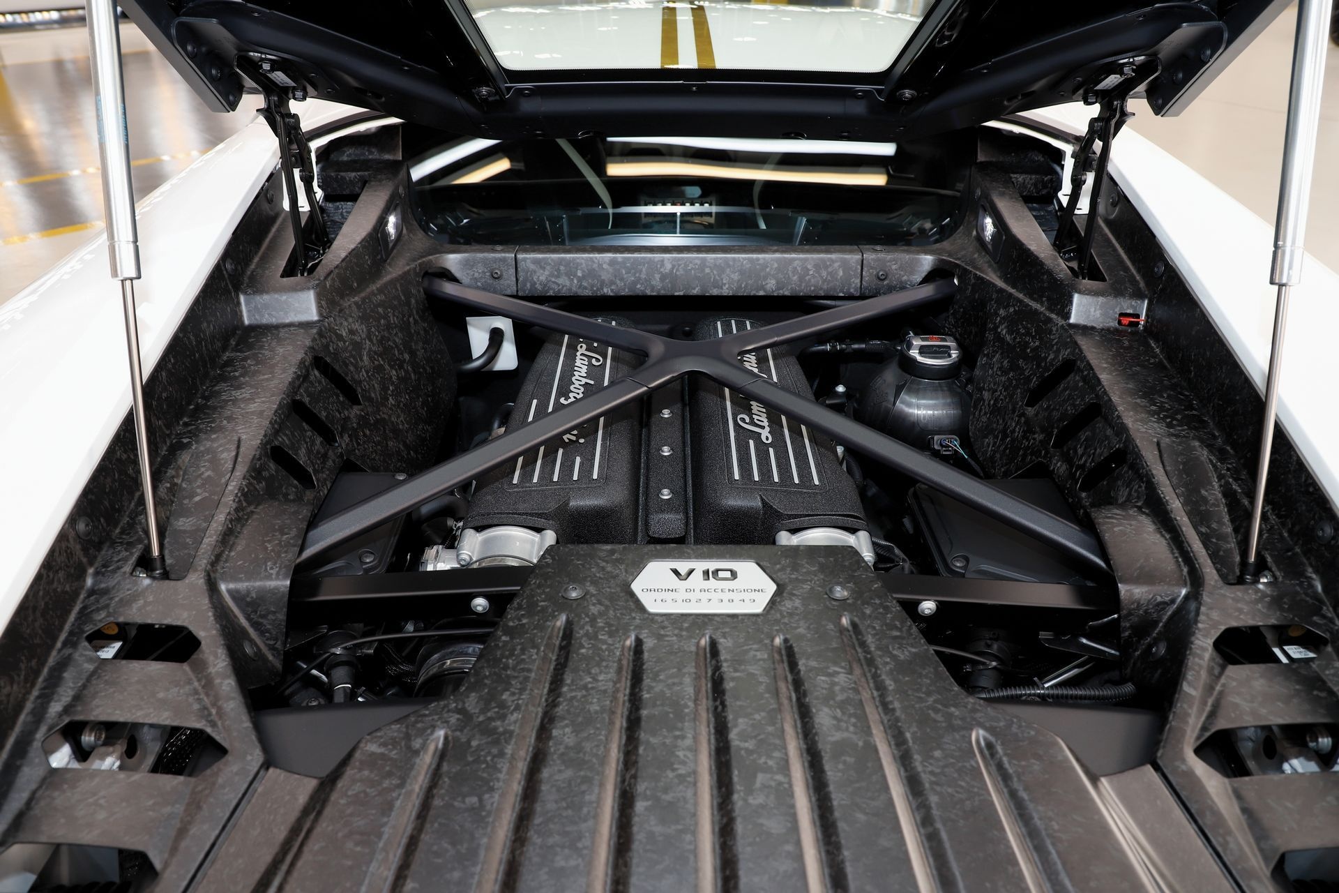 Lamborghini Huracan cua Giao Hoang ban dau gia anh 7