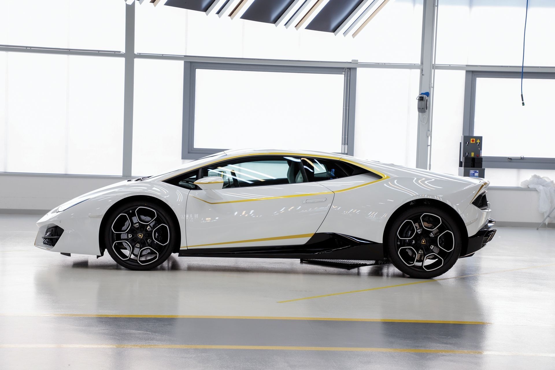 Lamborghini Huracan cua Giao Hoang ban dau gia anh 3