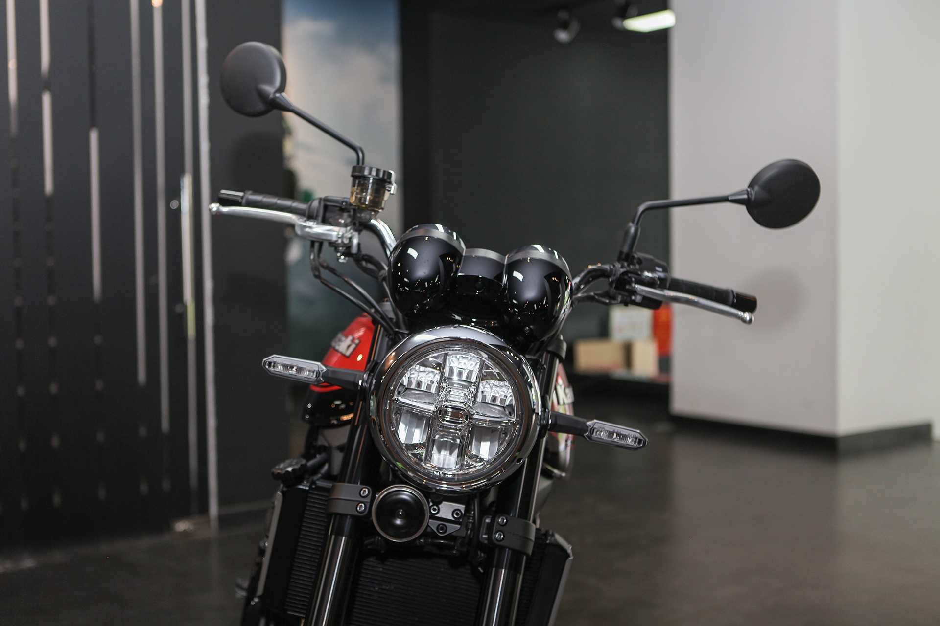 Kawasaki Z900RS 2018 anh 2