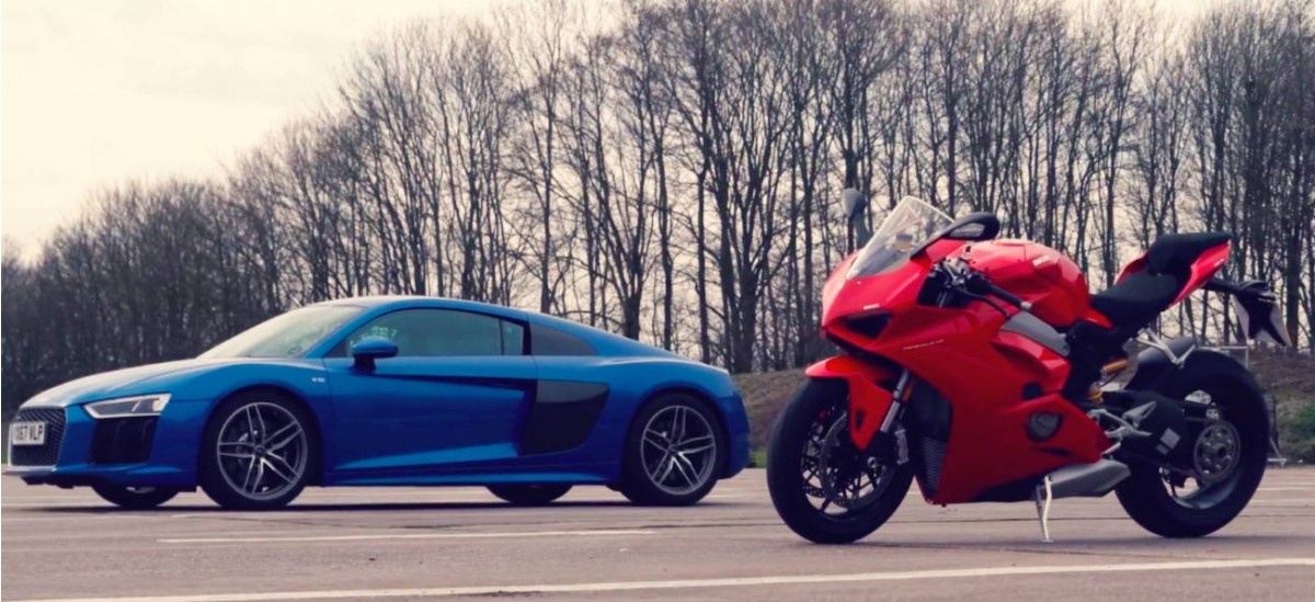 Audi R8 V10 so gang voi Ducati Panigale V4 hinh anh