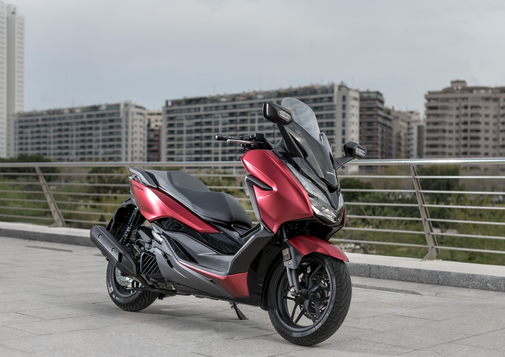 Honda Forza 125 2018 ra mat, dep va the thao hon hinh anh