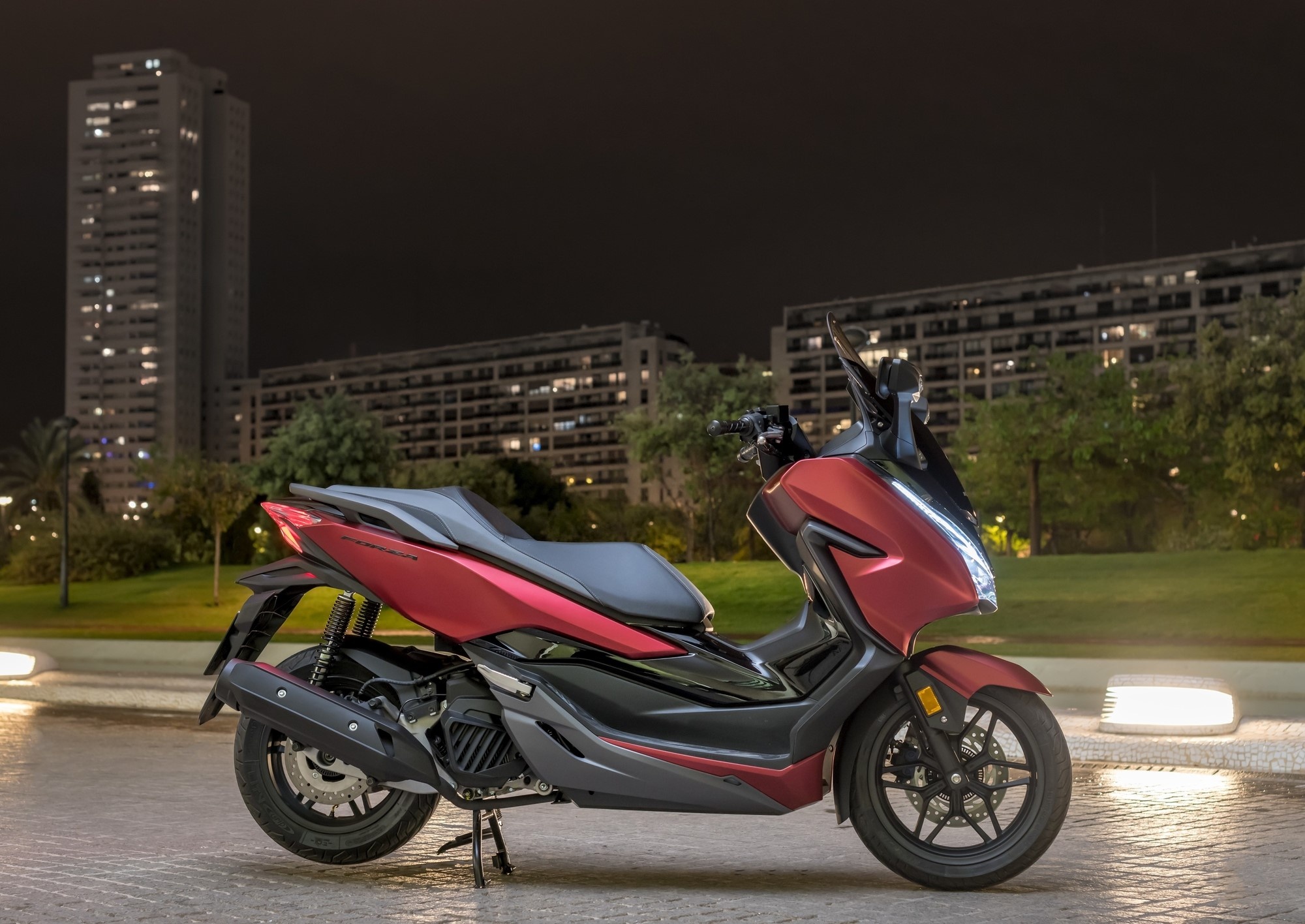 Xe tay ga Honda Forza 125 ra mat anh 3